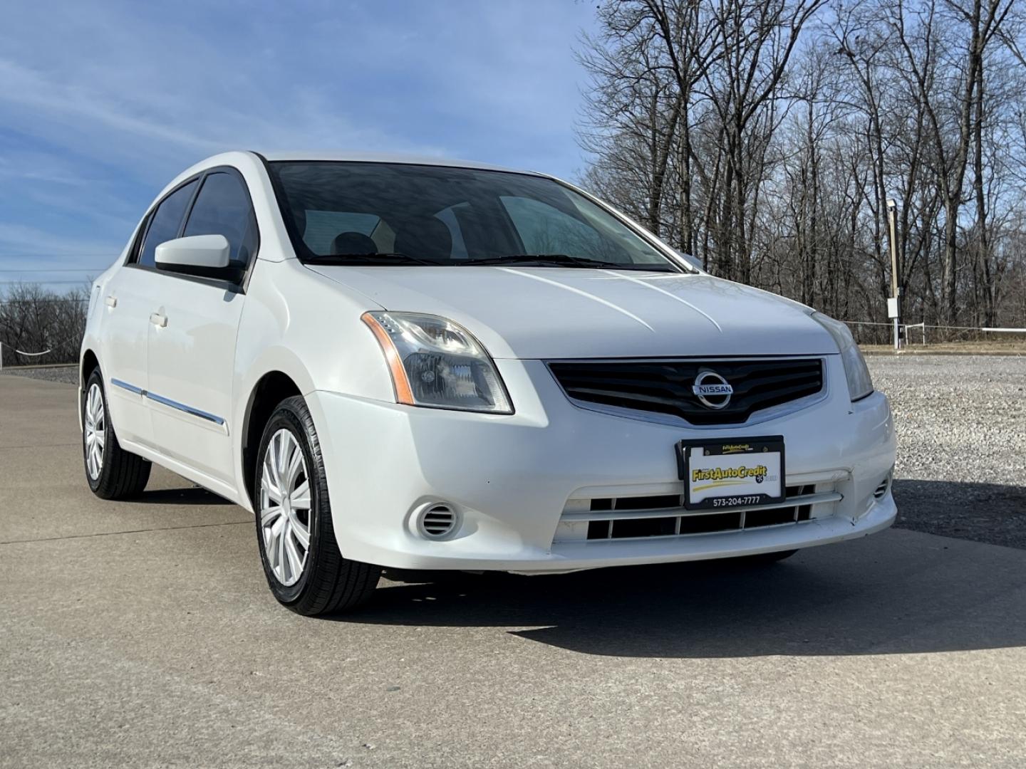 2011 WHITE /Gray Cloth NISSAN SENTRA 2.0 S (3N1AB6AP7BL) with an 2.0L 4 Cyl. engine, Continuously Variable transmission, located at 2990 Old Orchard Rd., Jackson, MO, 63755, 37.354214, -89.612106 - 2011 Nissan Sentra 2.0 S 150xxx miles Front Wheel Drive 2.0L 4 Cyl. Automatic Cruise Power Windows/Locks/Mirrors We have financing available and we accept trades! Fill out a credit application on our website or come by today! If you have any questions, give us a call at (573) 204-7777 or vis - Photo#0