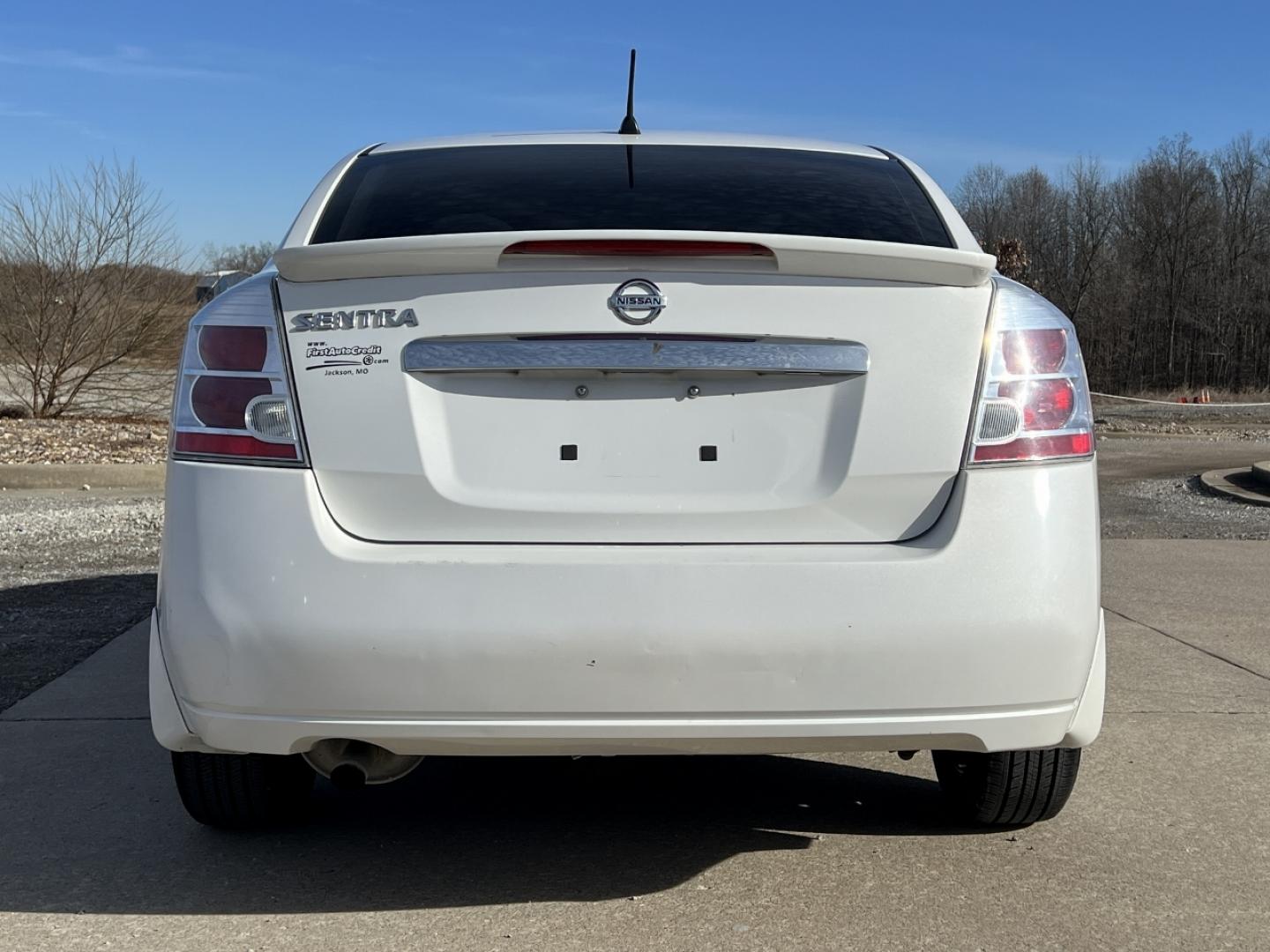 2011 WHITE /Gray Cloth NISSAN SENTRA 2.0 S (3N1AB6AP7BL) with an 2.0L 4 Cyl. engine, Continuously Variable transmission, located at 2990 Old Orchard Rd., Jackson, MO, 63755, 37.354214, -89.612106 - 2011 Nissan Sentra 2.0 S 150xxx miles Front Wheel Drive 2.0L 4 Cyl. Automatic Cruise Power Windows/Locks/Mirrors We have financing available and we accept trades! Fill out a credit application on our website or come by today! If you have any questions, give us a call at (573) 204-7777 or vis - Photo#7