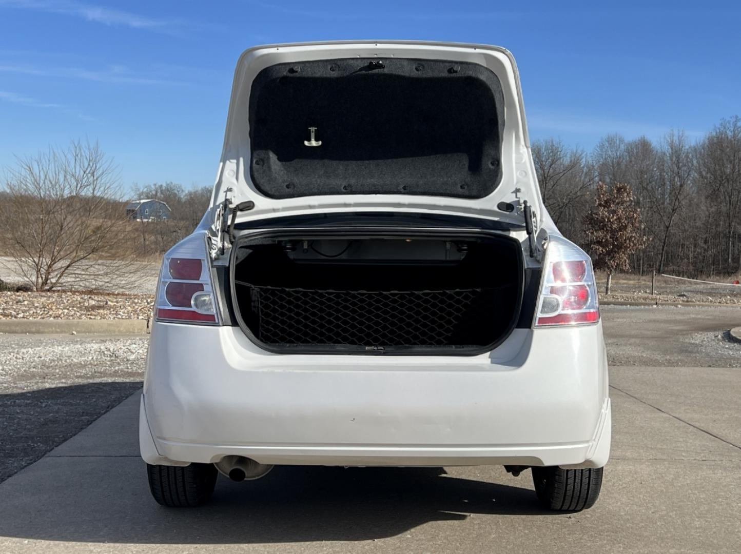 2011 WHITE /Gray Cloth NISSAN SENTRA 2.0 S (3N1AB6AP7BL) with an 2.0L 4 Cyl. engine, Continuously Variable transmission, located at 2990 Old Orchard Rd., Jackson, MO, 63755, 37.354214, -89.612106 - 2011 Nissan Sentra 2.0 S 150xxx miles Front Wheel Drive 2.0L 4 Cyl. Automatic Cruise Power Windows/Locks/Mirrors We have financing available and we accept trades! Fill out a credit application on our website or come by today! If you have any questions, give us a call at (573) 204-7777 or vis - Photo#15