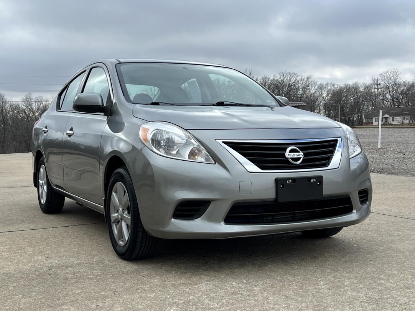 2014 GREY /Black Cloth NISSAN VERSA SV (3N1CN7AP5EL) with an 1.6L 4 Cyl. engine, Continuously Variable transmission, located at 2990 Old Orchard Rd., Jackson, MO, 63755, 37.354214, -89.612106 - 2014 Nissan Versa SV 143xxx miles Front Wheel Drive 1.6L 4 Cyl. Automatic Cruise Power Windows/Locks/Mirrors We have financing available and we accept trades! Fill out a credit application on our website or come by today! If you have any questions, give us a call at (573) 204-7777 or visit o - Photo#0