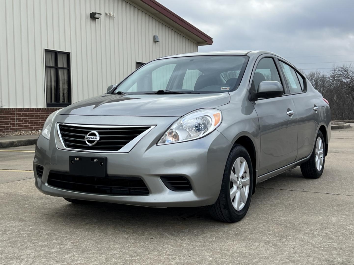 2014 GREY /Black Cloth NISSAN VERSA SV (3N1CN7AP5EL) with an 1.6L 4 Cyl. engine, Continuously Variable transmission, located at 2990 Old Orchard Rd., Jackson, MO, 63755, 37.354214, -89.612106 - 2014 Nissan Versa SV 143xxx miles Front Wheel Drive 1.6L 4 Cyl. Automatic Cruise Power Windows/Locks/Mirrors We have financing available and we accept trades! Fill out a credit application on our website or come by today! If you have any questions, give us a call at (573) 204-7777 or visit o - Photo#2