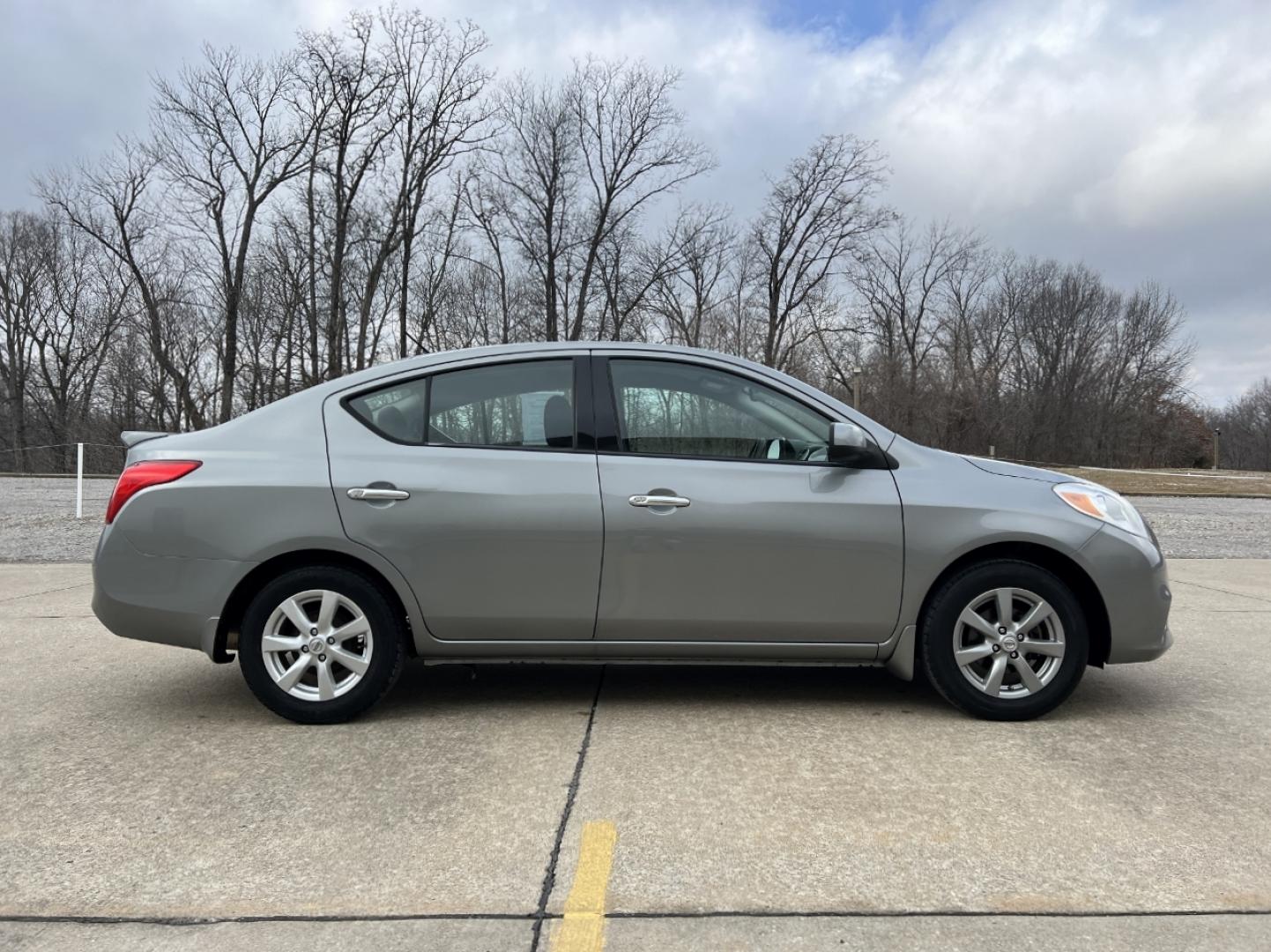 2014 GREY /Black Cloth NISSAN VERSA SV (3N1CN7AP5EL) with an 1.6L 4 Cyl. engine, Continuously Variable transmission, located at 2990 Old Orchard Rd., Jackson, MO, 63755, 37.354214, -89.612106 - 2014 Nissan Versa SV 143xxx miles Front Wheel Drive 1.6L 4 Cyl. Automatic Cruise Power Windows/Locks/Mirrors We have financing available and we accept trades! Fill out a credit application on our website or come by today! If you have any questions, give us a call at (573) 204-7777 or visit o - Photo#4