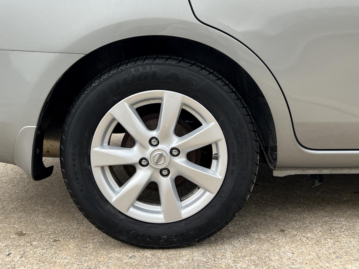 2014 GREY /Black Cloth NISSAN VERSA SV (3N1CN7AP5EL) with an 1.6L 4 Cyl. engine, Continuously Variable transmission, located at 2990 Old Orchard Rd., Jackson, MO, 63755, 37.354214, -89.612106 - 2014 Nissan Versa SV 143xxx miles Front Wheel Drive 1.6L 4 Cyl. Automatic Cruise Power Windows/Locks/Mirrors We have financing available and we accept trades! Fill out a credit application on our website or come by today! If you have any questions, give us a call at (573) 204-7777 or visit o - Photo#31