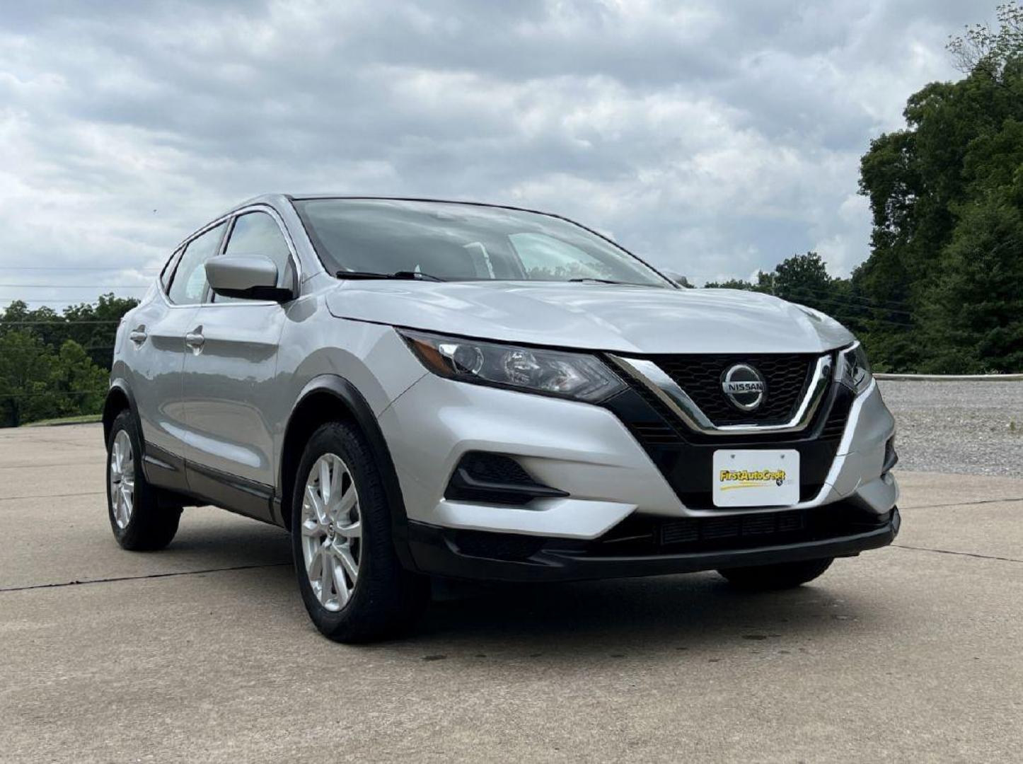 2021 SILVER /Black NISSAN ROGUE SPORT S (JN1BJ1AW6MW) with an 2.0L engine, Continuously Variable transmission, located at 2990 Old Orchard Rd., Jackson, MO, 63755, 37.354214, -89.612106 - Photo#0