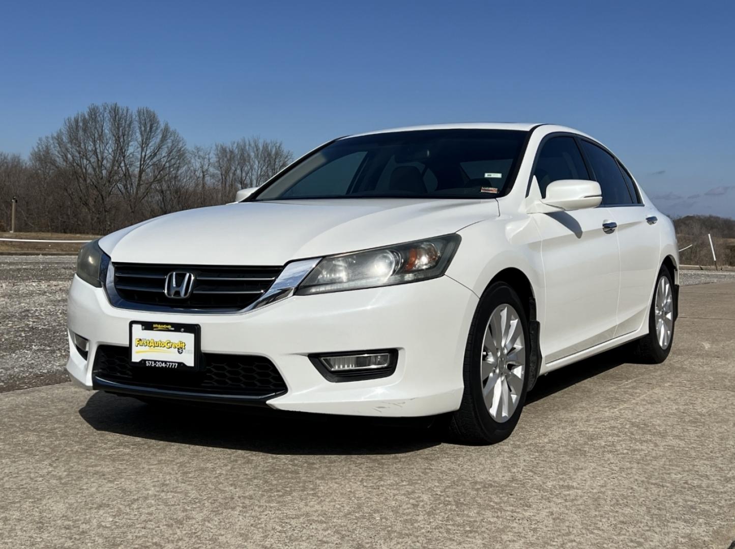 2013 WHITE /Tan Cloth Honda Accord EX (1HGCR2F74DA) with an 2.4L 4 Cyl. engine, Continuously Variable Transmission transmission, located at 2990 Old Orchard Rd., Jackson, MO, 63755, 37.354214, -89.612106 - 2013 Honda Accord EX 183xxx miles Front Wheel Drive 2.4L 4 Cyl. Automatic Backup Camera Power Driver Seat Sunroof Bluetooth Cruise Power Windows/Locks/Mirrors We have financing available and we accept trades! Fill out a credit application on our website or come by today! If you have any - Photo#5