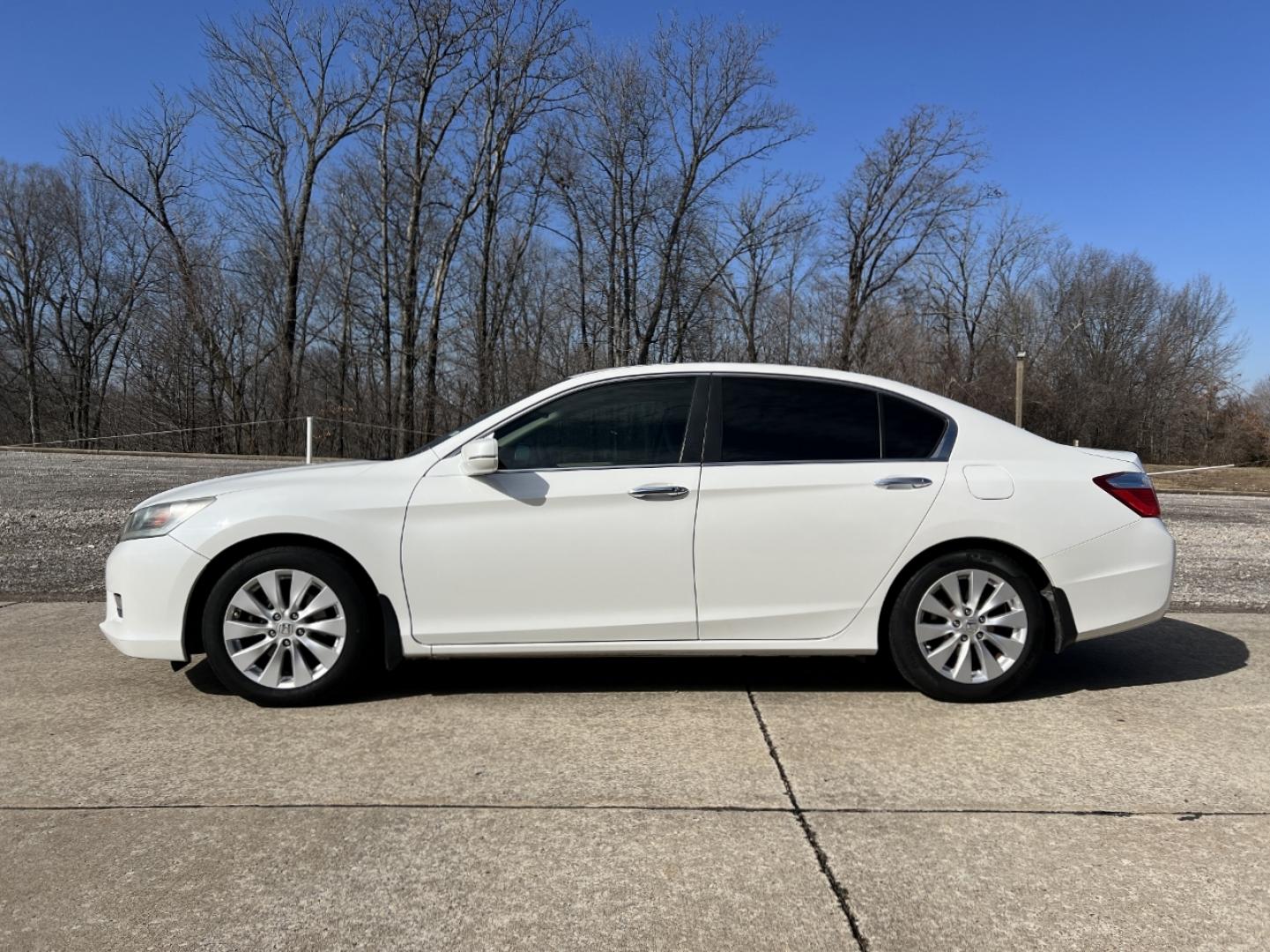 2013 WHITE /Tan Cloth Honda Accord EX (1HGCR2F74DA) with an 2.4L 4 Cyl. engine, Continuously Variable Transmission transmission, located at 2990 Old Orchard Rd., Jackson, MO, 63755, 37.354214, -89.612106 - 2013 Honda Accord EX 183xxx miles Front Wheel Drive 2.4L 4 Cyl. Automatic Backup Camera Power Driver Seat Sunroof Bluetooth Cruise Power Windows/Locks/Mirrors We have financing available and we accept trades! Fill out a credit application on our website or come by today! If you have any - Photo#6