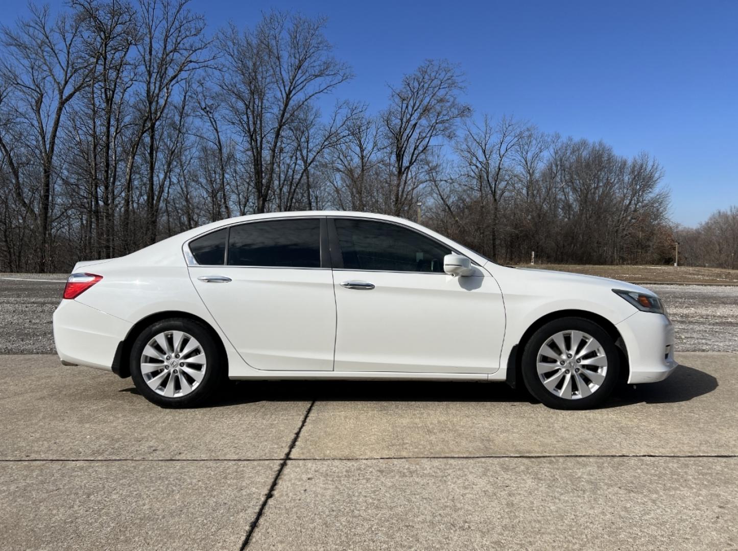 2013 WHITE /Tan Cloth Honda Accord EX (1HGCR2F74DA) with an 2.4L 4 Cyl. engine, Continuously Variable Transmission transmission, located at 2990 Old Orchard Rd., Jackson, MO, 63755, 37.354214, -89.612106 - 2013 Honda Accord EX 183xxx miles Front Wheel Drive 2.4L 4 Cyl. Automatic Backup Camera Power Driver Seat Sunroof Bluetooth Cruise Power Windows/Locks/Mirrors We have financing available and we accept trades! Fill out a credit application on our website or come by today! If you have any - Photo#7