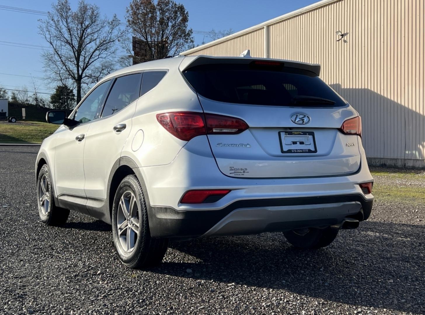 2017 SILVER /Gray Cloth HYUNDAI SANTA FE SPORT (5XYZT3LB8HG) with an 2.4L engine, Automatic transmission, located at 2990 Old Orchard Rd., Jackson, MO, 63755, 37.354214, -89.612106 - Photo#7