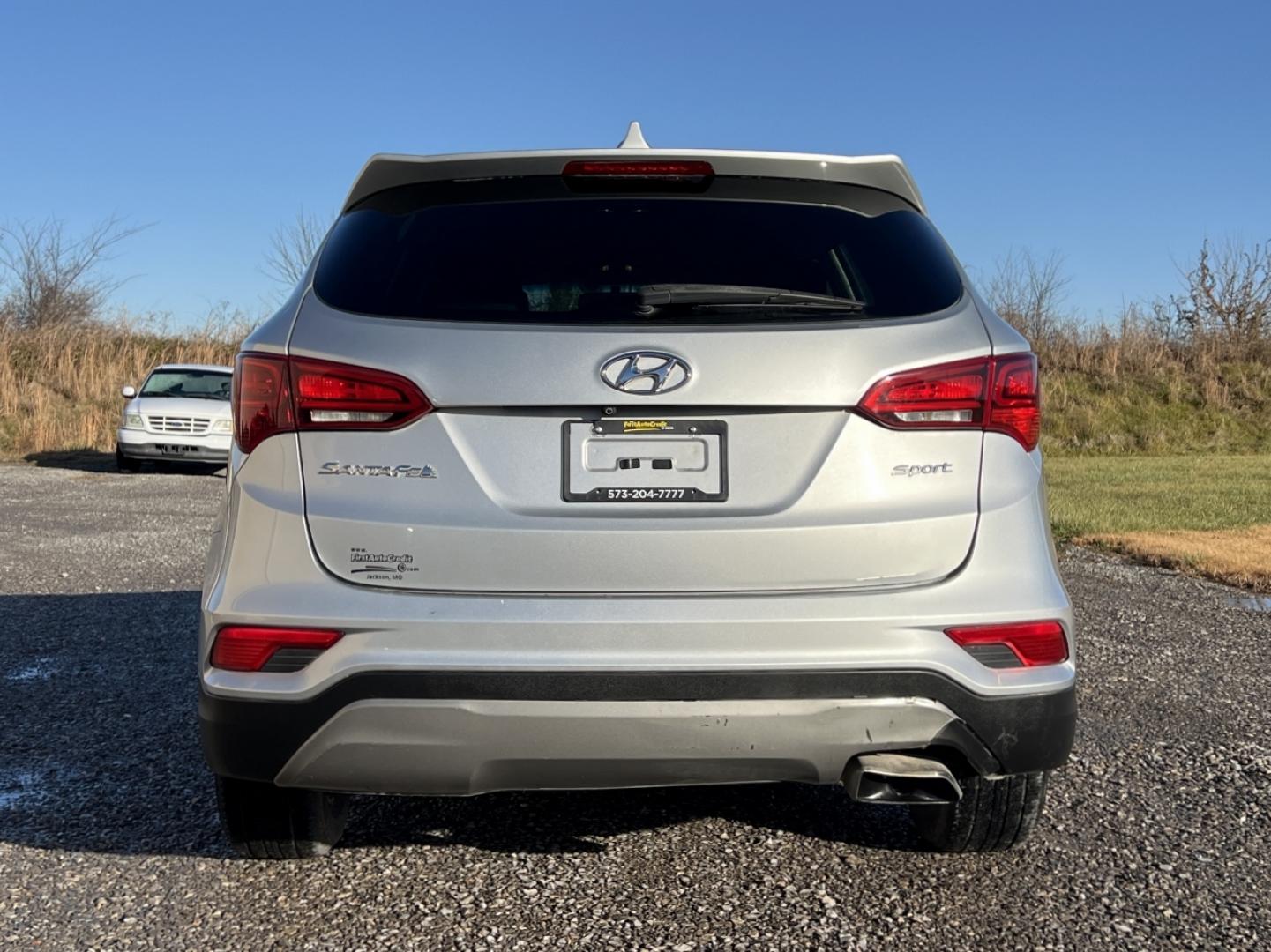 2017 SILVER /Gray Cloth HYUNDAI SANTA FE SPORT (5XYZT3LB8HG) with an 2.4L engine, Automatic transmission, located at 2990 Old Orchard Rd., Jackson, MO, 63755, 37.354214, -89.612106 - Photo#8