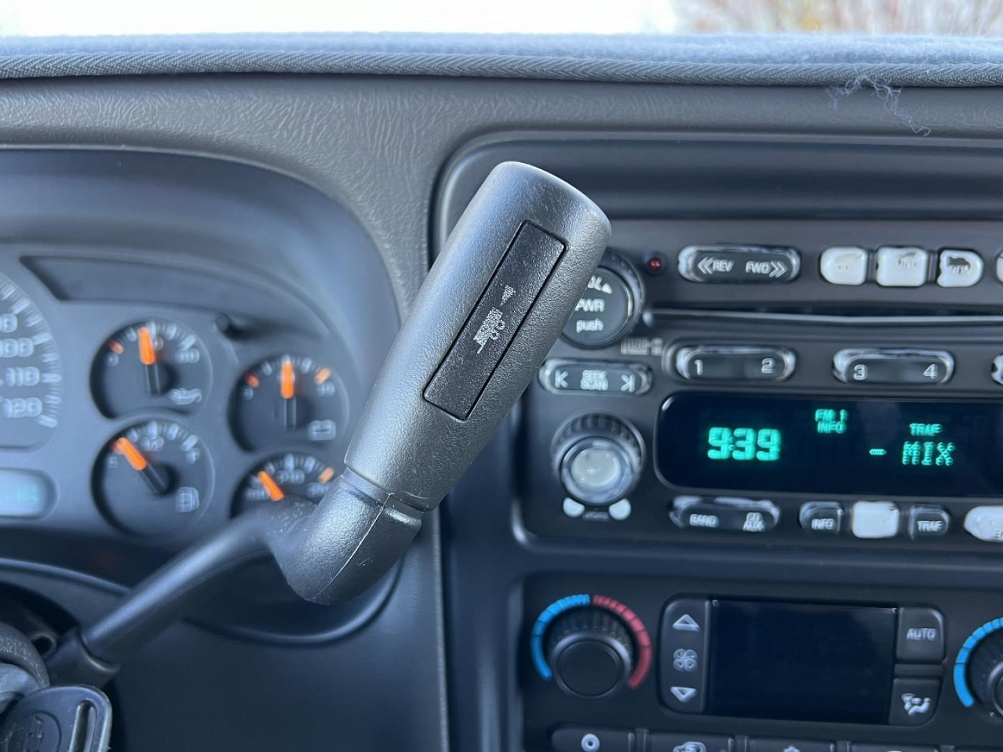 2003 TAN /Gray Leather CHEVROLET SILVERADO 1500 HEAVY DUTY (1GCGK13U03F) with an 6.0L engine, Automatic transmission, located at 2990 Old Orchard Rd., Jackson, MO, 63755, 37.354214, -89.612106 - Photo#21