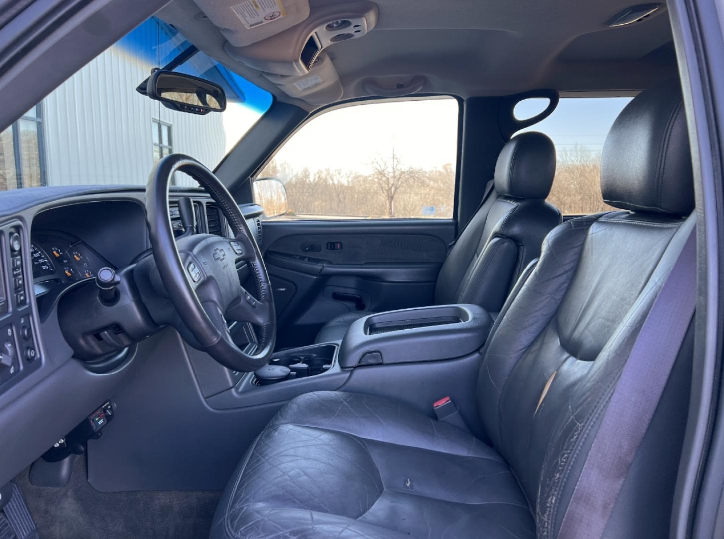 2003 TAN /Gray Leather CHEVROLET SILVERADO 1500 HEAVY DUTY (1GCGK13U03F) with an 6.0L engine, Automatic transmission, located at 2990 Old Orchard Rd., Jackson, MO, 63755, 37.354214, -89.612106 - Photo#11