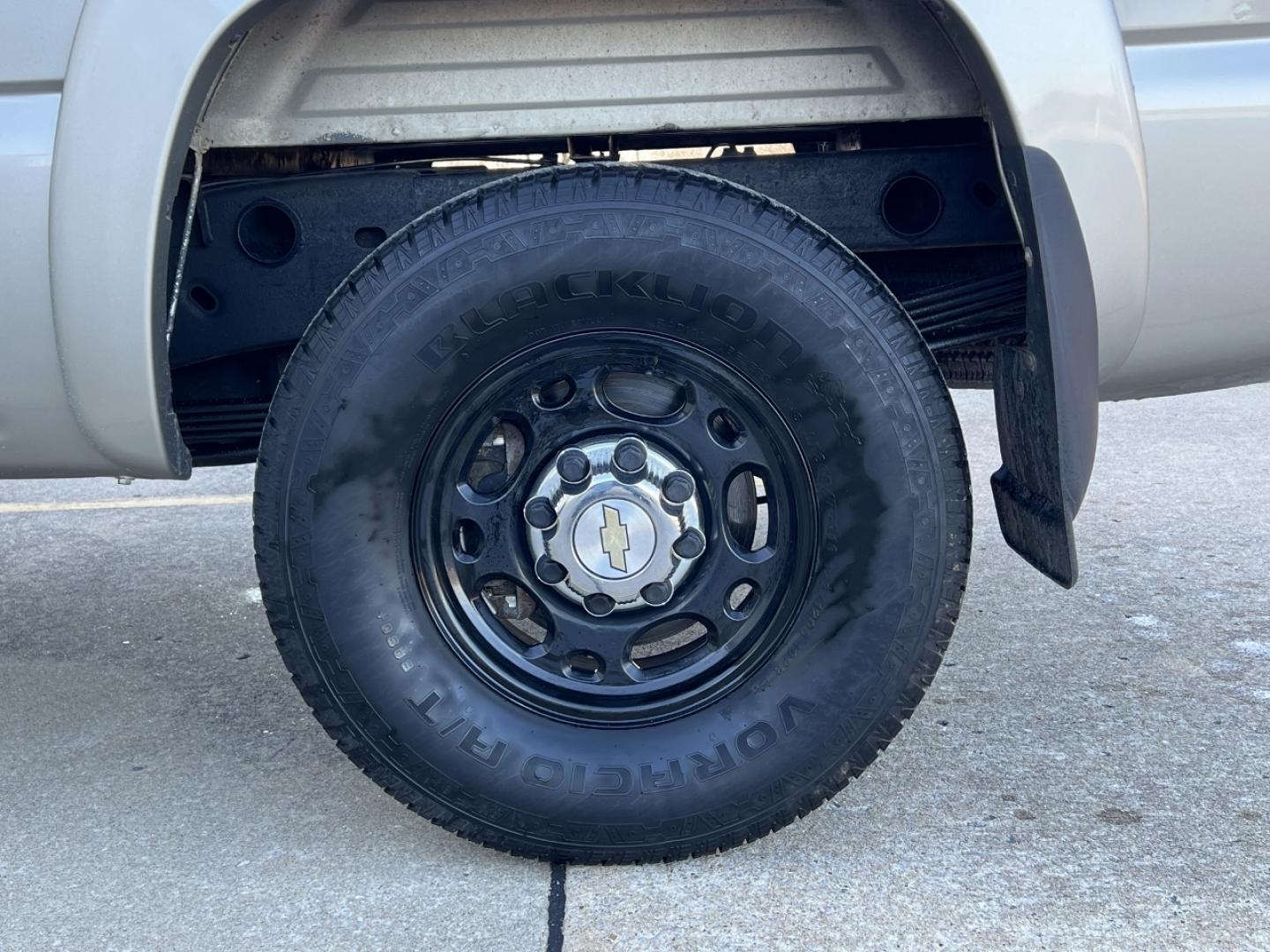 2003 TAN /Gray Leather CHEVROLET SILVERADO 1500 HEAVY DUTY (1GCGK13U03F) with an 6.0L engine, Automatic transmission, located at 2990 Old Orchard Rd., Jackson, MO, 63755, 37.354214, -89.612106 - Photo#34