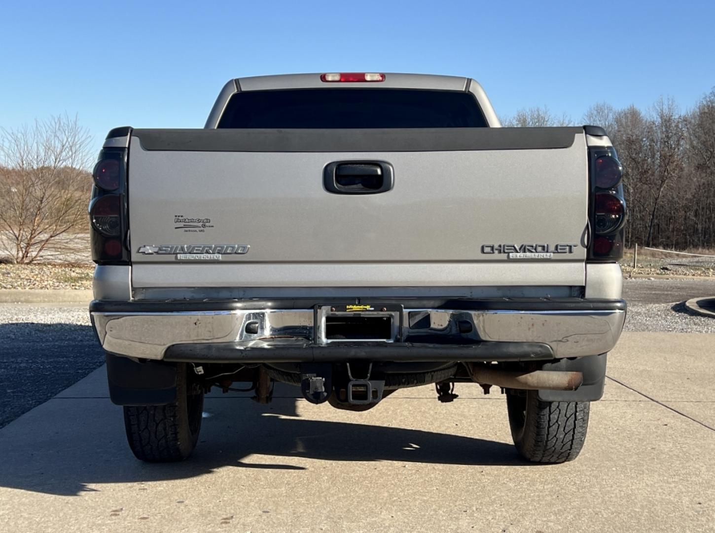 2003 TAN /Gray Leather CHEVROLET SILVERADO 1500 HEAVY DUTY (1GCGK13U03F) with an 6.0L engine, Automatic transmission, located at 2990 Old Orchard Rd., Jackson, MO, 63755, 37.354214, -89.612106 - Photo#9