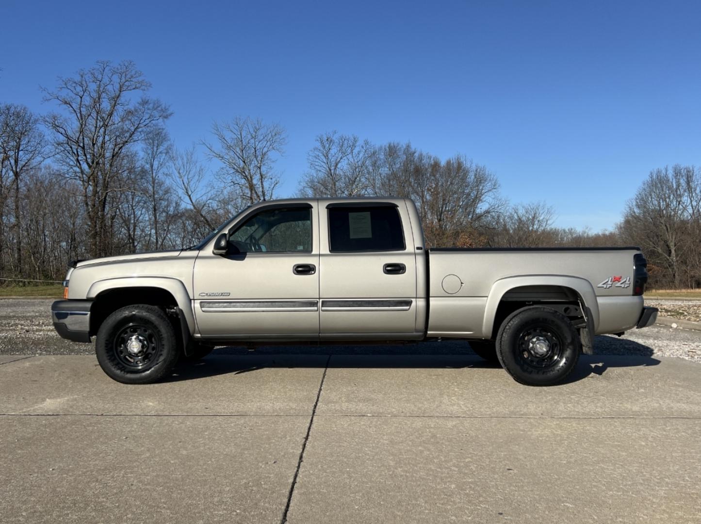 2003 TAN /Gray Leather CHEVROLET SILVERADO 1500 HEAVY DUTY (1GCGK13U03F) with an 6.0L engine, Automatic transmission, located at 2990 Old Orchard Rd., Jackson, MO, 63755, 37.354214, -89.612106 - Photo#5