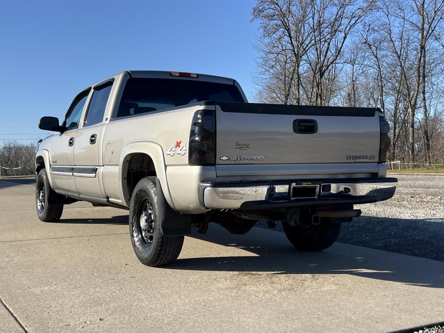 2003 TAN /Gray Leather CHEVROLET SILVERADO 1500 HEAVY DUTY (1GCGK13U03F) with an 6.0L engine, Automatic transmission, located at 2990 Old Orchard Rd., Jackson, MO, 63755, 37.354214, -89.612106 - Photo#8