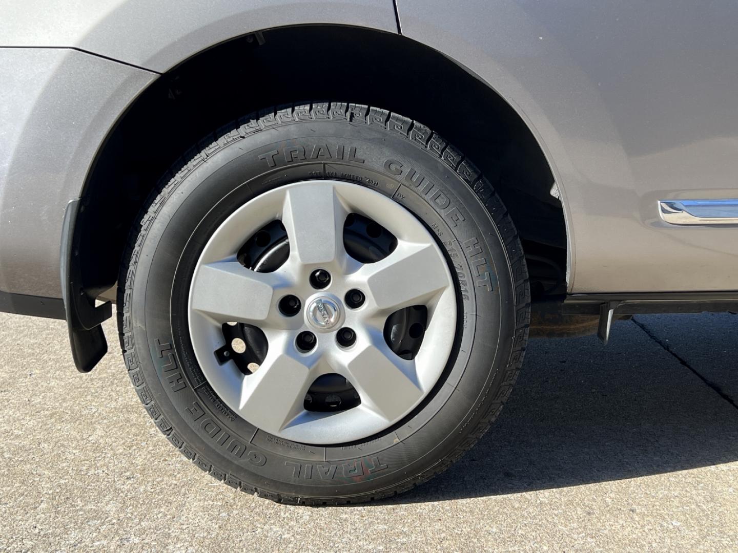 2013 GRAY /Black Cloth NISSAN ROGUE S (JN8AS5MV9DW) with an 2.5L engine, Continuously Variable transmission, located at 2990 Old Orchard Rd., Jackson, MO, 63755, 37.354214, -89.612106 - Photo#33