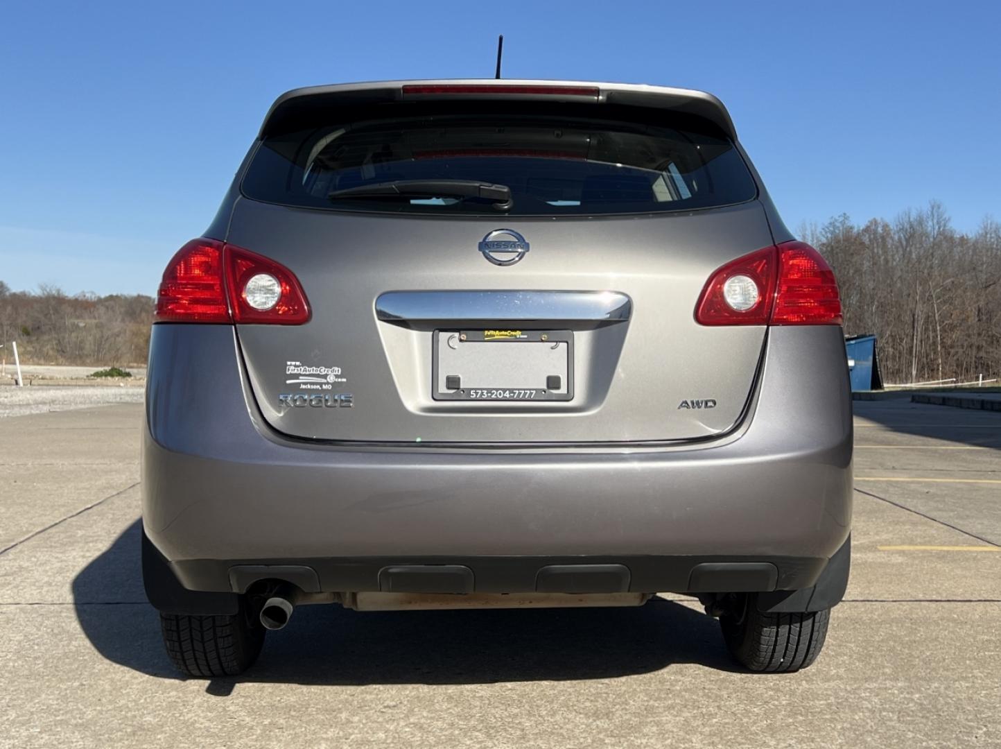 2013 GRAY /Black Cloth NISSAN ROGUE S (JN8AS5MV9DW) with an 2.5L engine, Continuously Variable transmission, located at 2990 Old Orchard Rd., Jackson, MO, 63755, 37.354214, -89.612106 - Photo#9