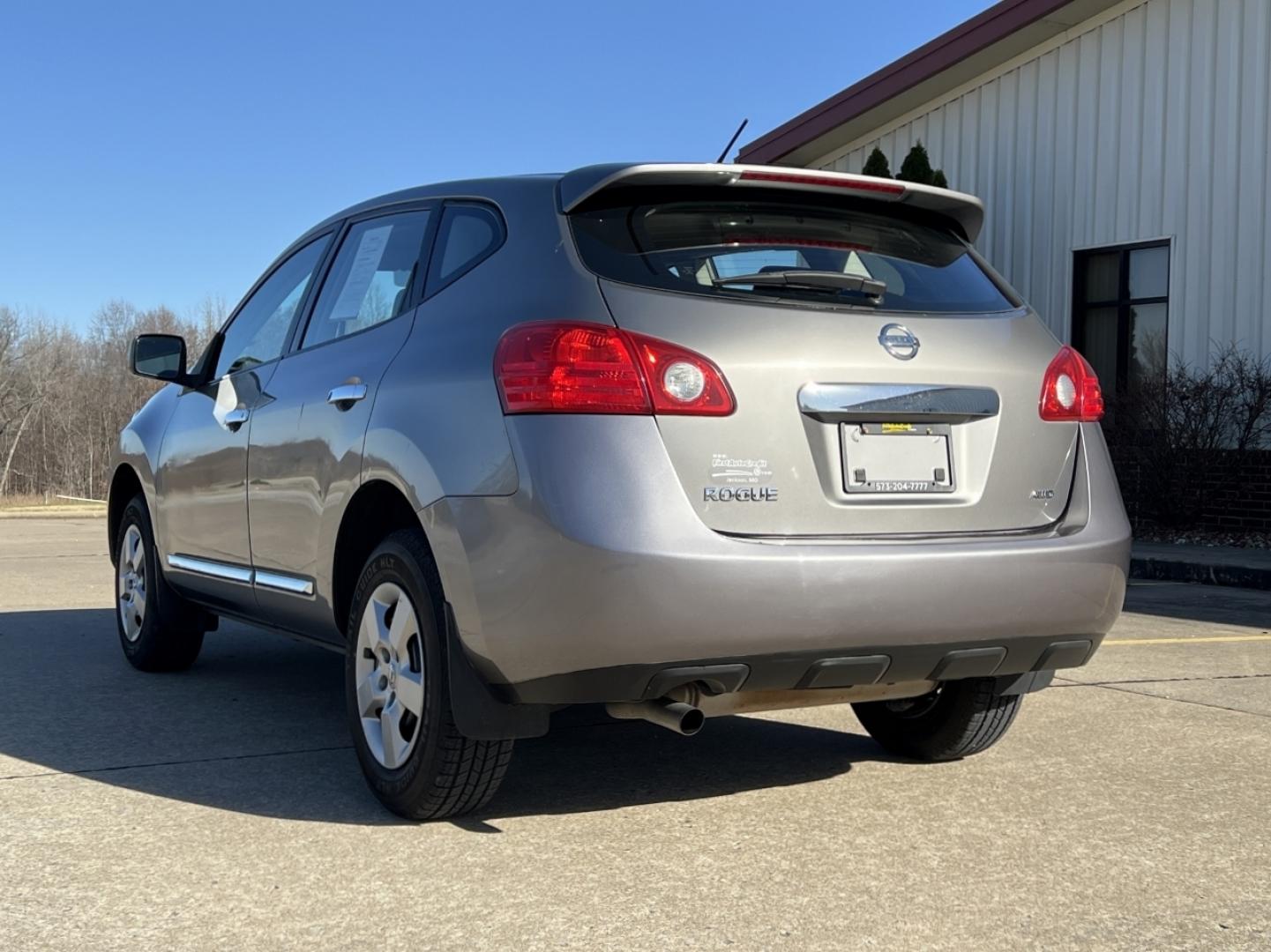 2013 GRAY /Black Cloth NISSAN ROGUE S (JN8AS5MV9DW) with an 2.5L engine, Continuously Variable transmission, located at 2990 Old Orchard Rd., Jackson, MO, 63755, 37.354214, -89.612106 - Photo#8