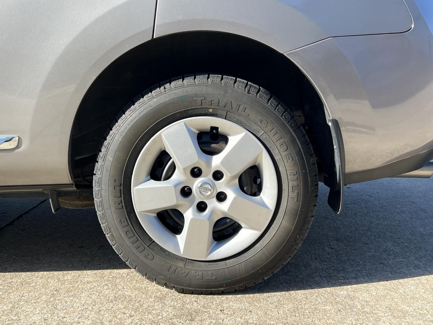 2013 GRAY /Black Cloth NISSAN ROGUE S (JN8AS5MV9DW) with an 2.5L engine, Continuously Variable transmission, located at 2990 Old Orchard Rd., Jackson, MO, 63755, 37.354214, -89.612106 - Photo#31