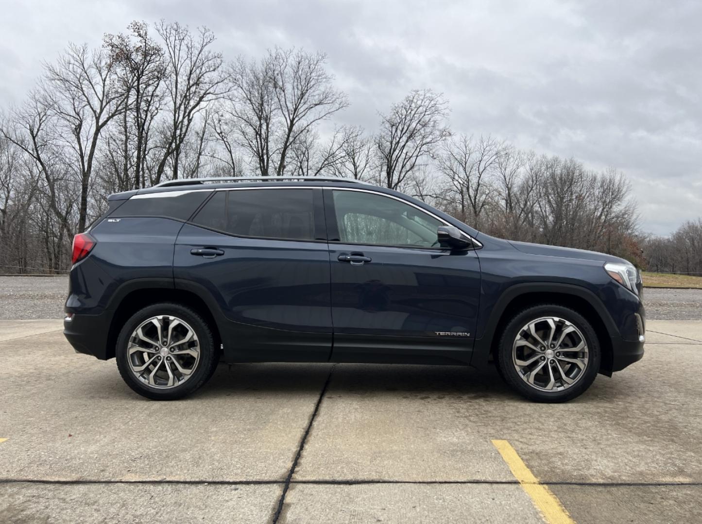 2018 NAVY /Gray/Black Leather GMC TERRAIN SLT (3GKALPEX0JL) with an 2.0L engine, Automatic transmission, located at 2990 Old Orchard Rd., Jackson, MO, 63755, 37.354214, -89.612106 - Photo#8