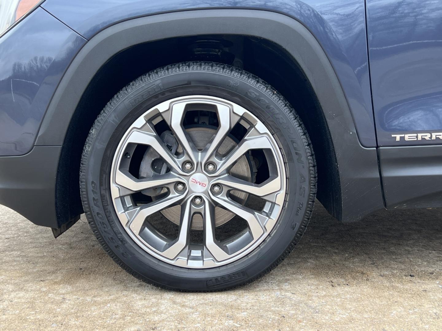 2018 NAVY /Gray/Black Leather GMC TERRAIN SLT (3GKALPEX0JL) with an 2.0L engine, Automatic transmission, located at 2990 Old Orchard Rd., Jackson, MO, 63755, 37.354214, -89.612106 - Photo#36