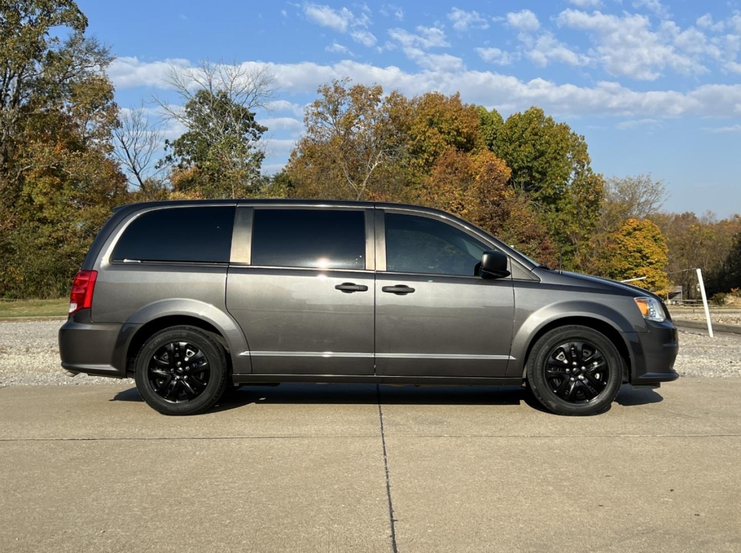 2019 GRAY DODGE GRAND CARAVAN SE (2C4RDGBGXKR) with an 3.6L V6 engine, Automatic transmission, located at 2990 Old Orchard Rd., Jackson, MO, 63755, 37.354214, -89.612106 - We have financing available and we accept trades! Fill out a credit application on our website or come by today! If you have any questions, give us a call at (573) 204-7777 or visit our website at firstautocredit.com. - Photo#5