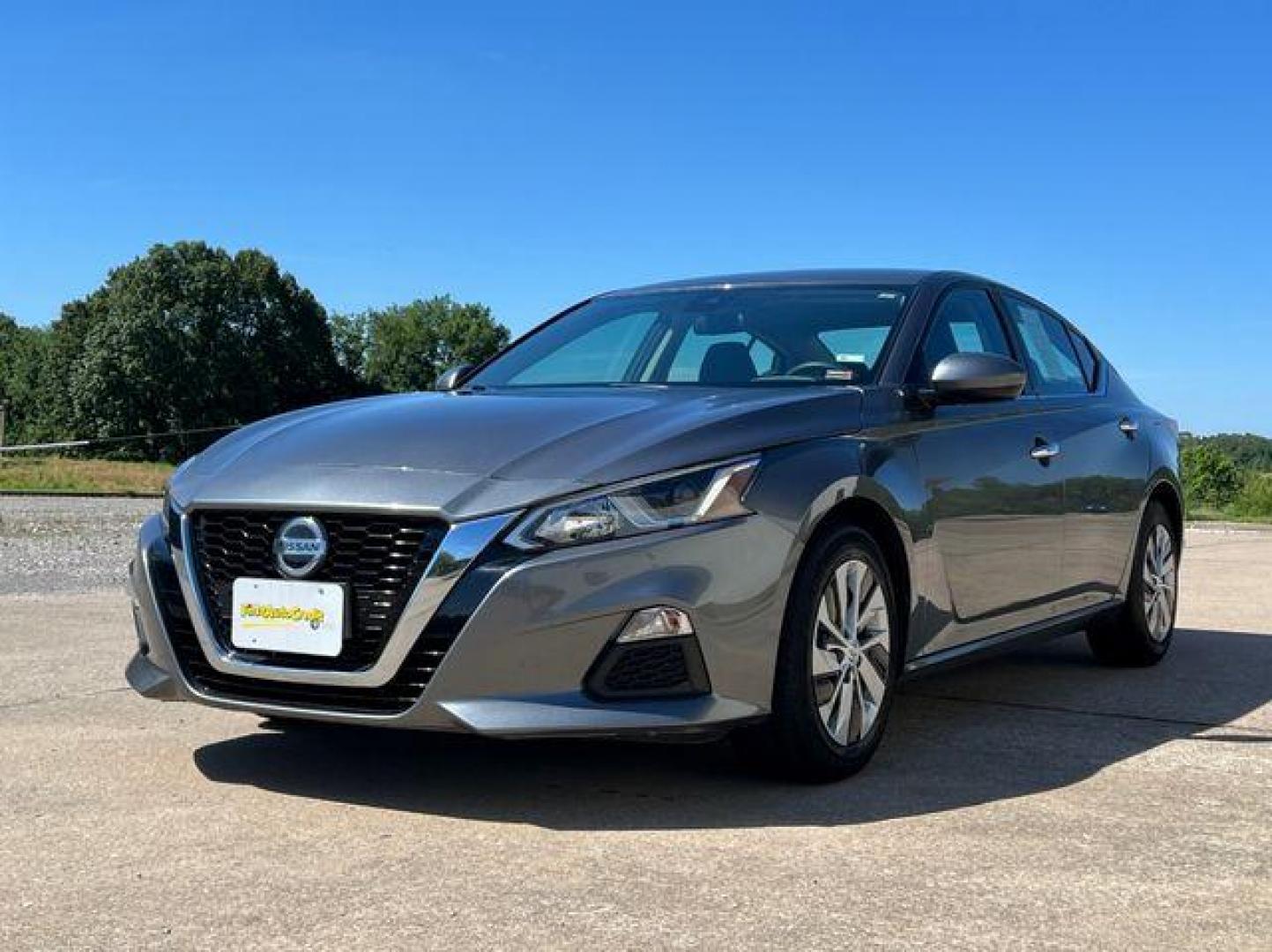 2021 GRAY /Black NISSAN ALTIMA S (1N4BL4BV8MN) with an 2.5L engine, Continuously Variable transmission, located at 2990 Old Orchard Rd., Jackson, MO, 63755, 37.354214, -89.612106 - Photo#5