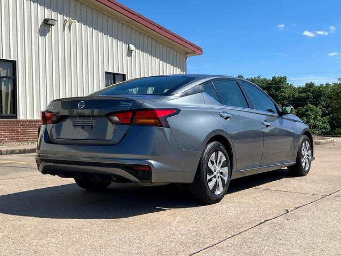 2021 GRAY /Black NISSAN ALTIMA S (1N4BL4BV8MN) with an 2.5L engine, Continuously Variable transmission, located at 2990 Old Orchard Rd., Jackson, MO, 63755, 37.354214, -89.612106 - Photo#8