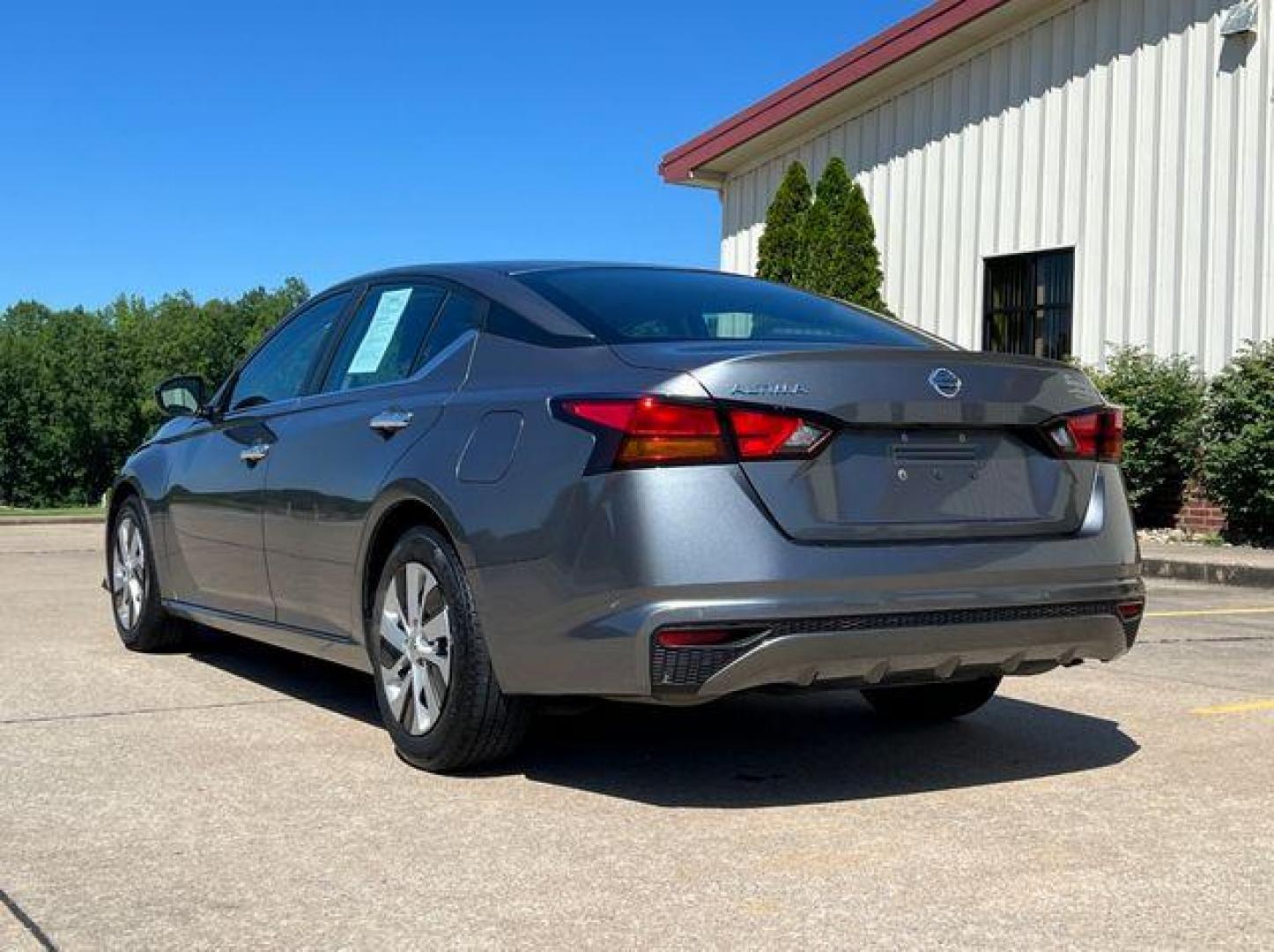 2021 GRAY /Black NISSAN ALTIMA S (1N4BL4BV8MN) with an 2.5L engine, Continuously Variable transmission, located at 2990 Old Orchard Rd., Jackson, MO, 63755, 37.354214, -89.612106 - Photo#9