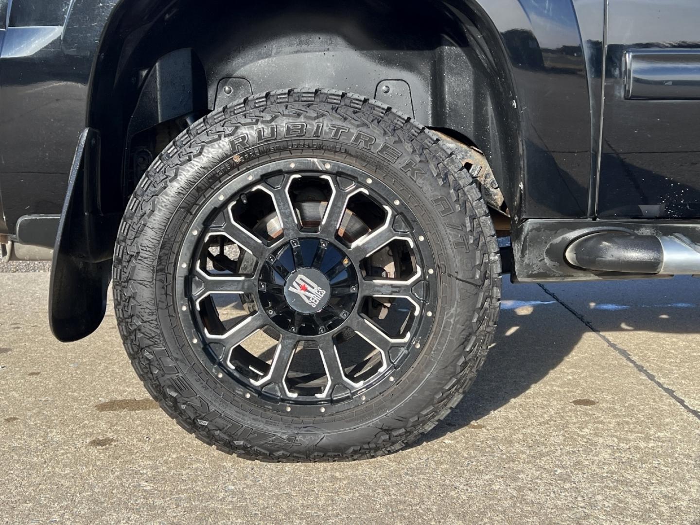 2011 BLACK /Gray Leather CHEVROLET AVALANCHE LT (3GNTKFE39BG) with an 5.3L engine, Automatic transmission, located at 2990 Old Orchard Rd., Jackson, MO, 63755, 37.354214, -89.612106 - Photo#39