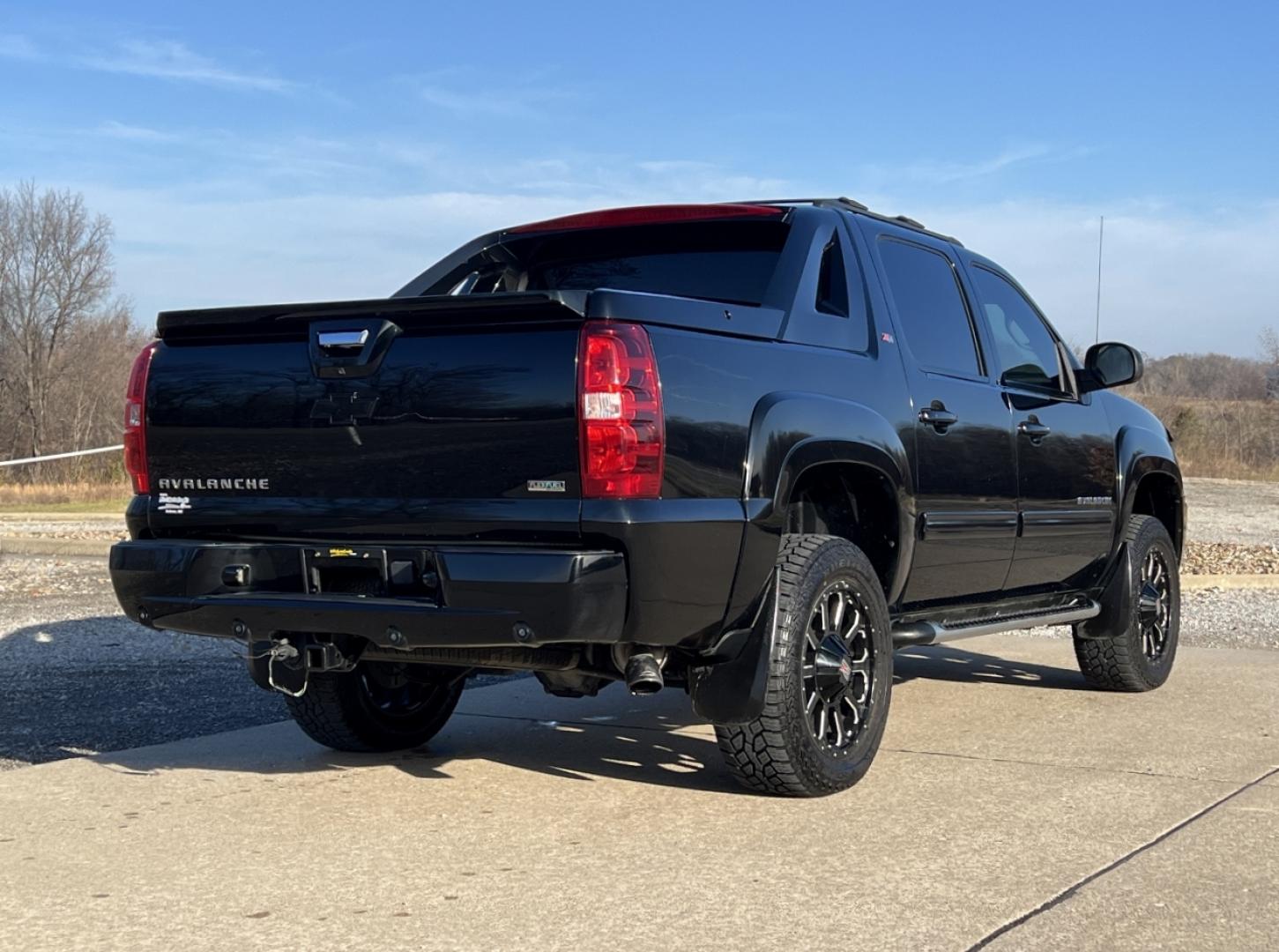 2011 BLACK /Gray Leather CHEVROLET AVALANCHE LT (3GNTKFE39BG) with an 5.3L engine, Automatic transmission, located at 2990 Old Orchard Rd., Jackson, MO, 63755, 37.354214, -89.612106 - Photo#12