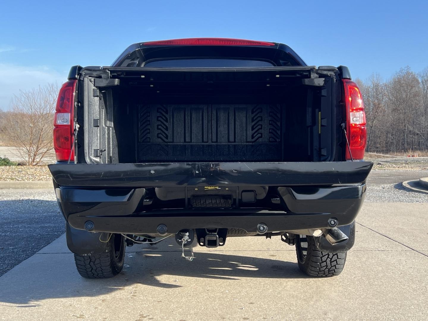 2011 BLACK /Gray Leather CHEVROLET AVALANCHE LT (3GNTKFE39BG) with an 5.3L engine, Automatic transmission, located at 2990 Old Orchard Rd., Jackson, MO, 63755, 37.354214, -89.612106 - Photo#22