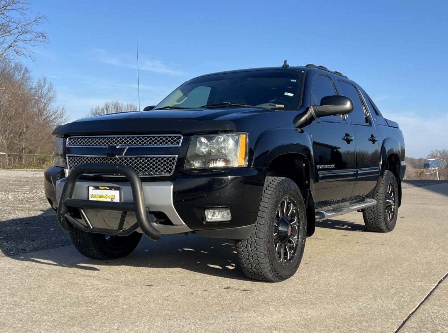 2011 BLACK /Gray Leather CHEVROLET AVALANCHE LT (3GNTKFE39BG) with an 5.3L engine, Automatic transmission, located at 2990 Old Orchard Rd., Jackson, MO, 63755, 37.354214, -89.612106 - Photo#9