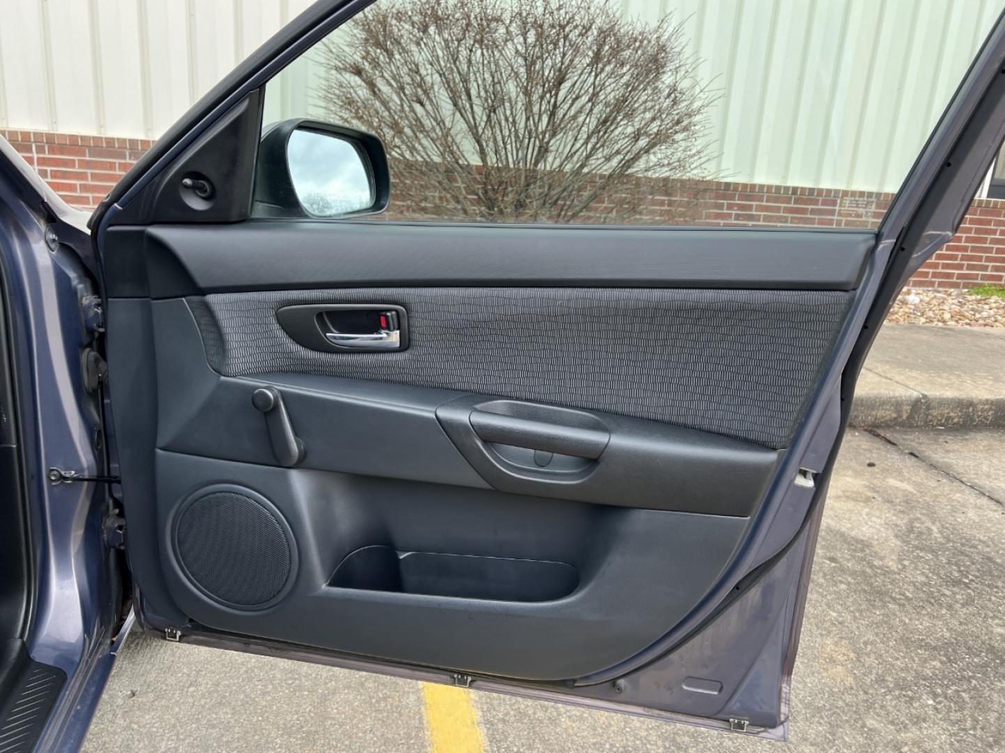 2009 GRAY /Black Cloth Mazda MAZDA3 i Sport 4-Door (JM1BK32F091) with an 2.0L 4 Cyl. engine, Automatic transmission, located at 2990 Old Orchard Rd., Jackson, MO, 63755, 37.354214, -89.612106 - 2009 Mazda 3 i Sport Only 98xxx miles Front Wheel Drive 2.0L 4 Cyl. Automatic Cruise Power Windows/Locks/Mirrors We have financing available and we accept trades! Fill out a credit application on our website or come by today! If you have any questions, give us a call at (573) 204-7777 or vis - Photo#11