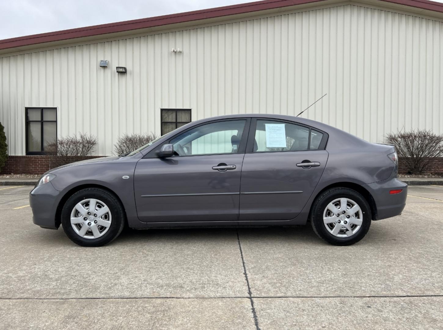 2009 GRAY /Black Cloth Mazda MAZDA3 i Sport 4-Door (JM1BK32F091) with an 2.0L 4 Cyl. engine, Automatic transmission, located at 2990 Old Orchard Rd., Jackson, MO, 63755, 37.354214, -89.612106 - 2009 Mazda 3 i Sport Only 98xxx miles Front Wheel Drive 2.0L 4 Cyl. Automatic Cruise Power Windows/Locks/Mirrors We have financing available and we accept trades! Fill out a credit application on our website or come by today! If you have any questions, give us a call at (573) 204-7777 or vis - Photo#3