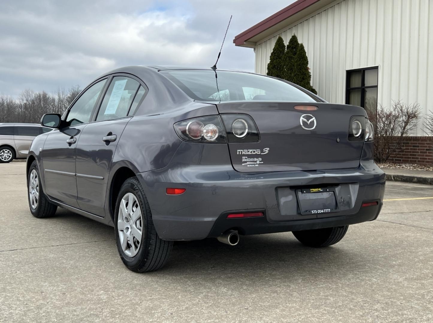 2009 GRAY /Black Cloth Mazda MAZDA3 i Sport 4-Door (JM1BK32F091) with an 2.0L 4 Cyl. engine, Automatic transmission, located at 2990 Old Orchard Rd., Jackson, MO, 63755, 37.354214, -89.612106 - 2009 Mazda 3 i Sport Only 98xxx miles Front Wheel Drive 2.0L 4 Cyl. Automatic Cruise Power Windows/Locks/Mirrors We have financing available and we accept trades! Fill out a credit application on our website or come by today! If you have any questions, give us a call at (573) 204-7777 or vis - Photo#6