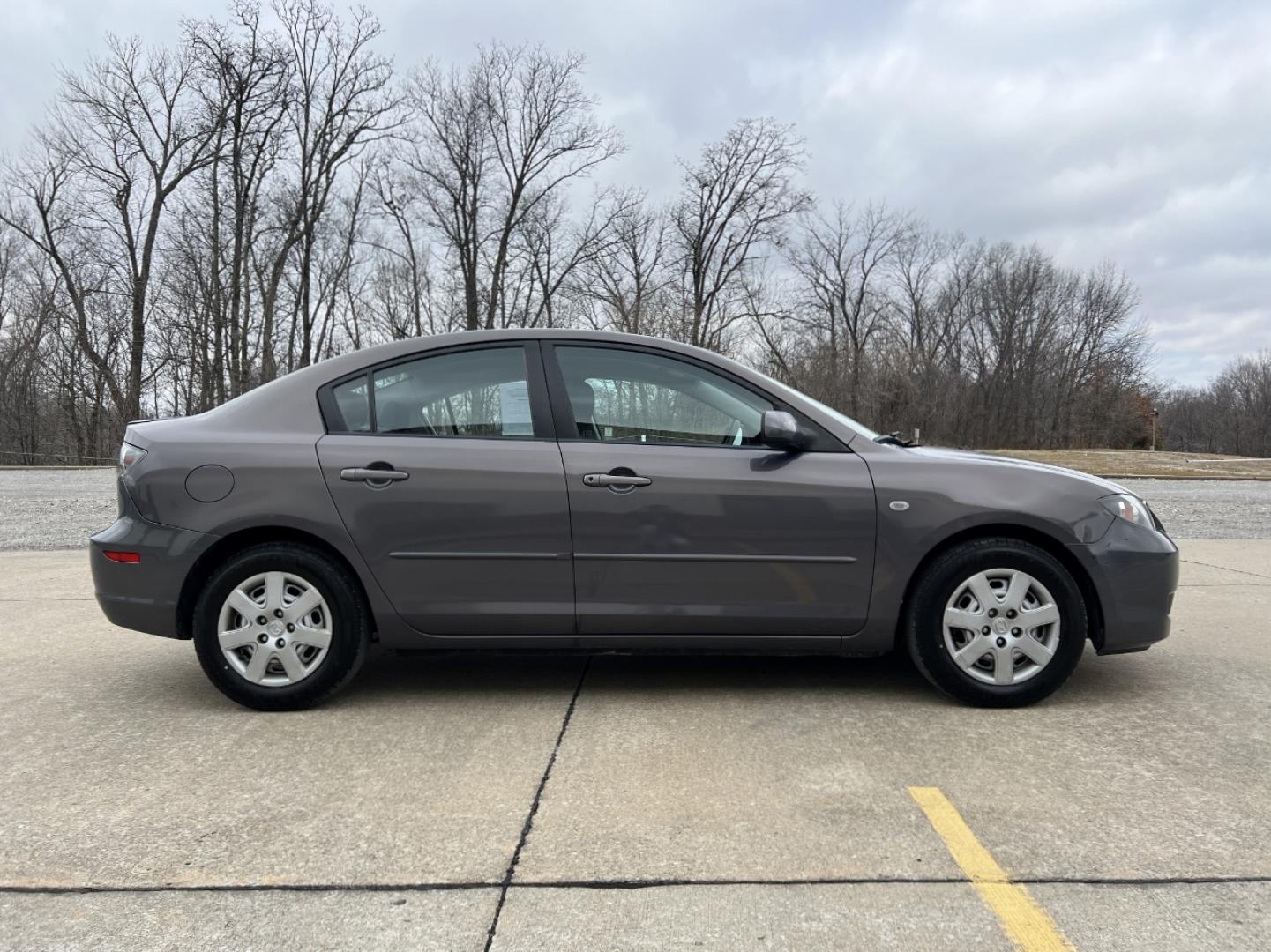 2009 GRAY /Black Cloth Mazda MAZDA3 i Sport 4-Door (JM1BK32F091) with an 2.0L 4 Cyl. engine, Automatic transmission, located at 2990 Old Orchard Rd., Jackson, MO, 63755, 37.354214, -89.612106 - 2009 Mazda 3 i Sport Only 98xxx miles Front Wheel Drive 2.0L 4 Cyl. Automatic Cruise Power Windows/Locks/Mirrors We have financing available and we accept trades! Fill out a credit application on our website or come by today! If you have any questions, give us a call at (573) 204-7777 or vis - Photo#4