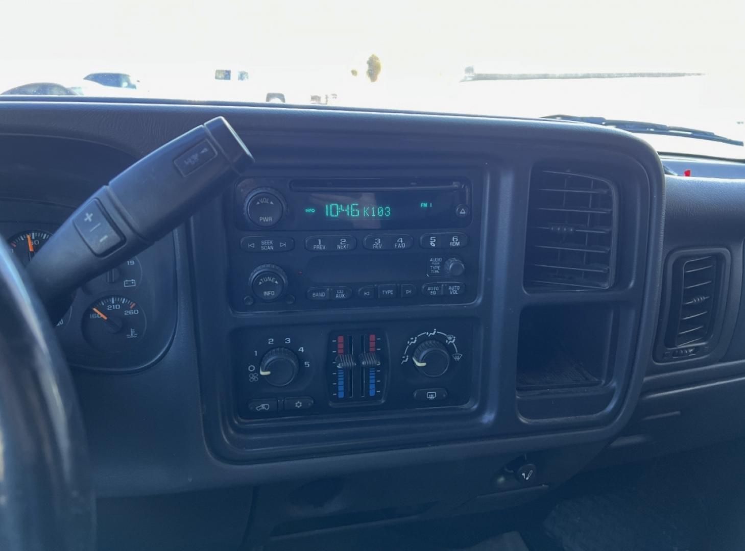 2007 WHITE /Gray Cloth GMC Sierra Classic 2500HD SLE Crew Cab 4WD (1GTHK23D77F) with an 6.6L V8 TURBO DIESEL engine, Automatic transmission, located at 2990 Old Orchard Rd., Jackson, MO, 63755, 37.354214, -89.612106 - We have financing available and we accept trades! Fill out a credit application on our website or come by today! If you have any questions, give us a call at (573) 204-7777 or visit our website at firstautocredit.com. - Photo#3