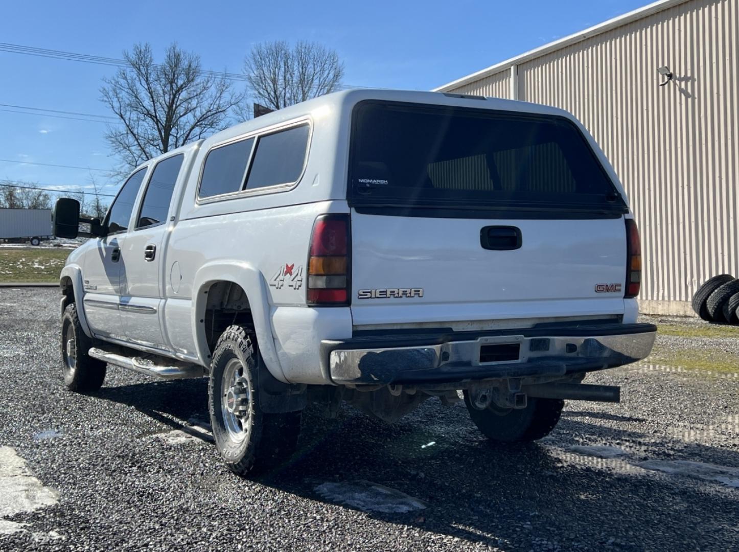 2007 WHITE /Gray Cloth GMC Sierra Classic 2500HD SLE Crew Cab 4WD (1GTHK23D77F) with an 6.6L V8 TURBO DIESEL engine, Automatic transmission, located at 2990 Old Orchard Rd., Jackson, MO, 63755, 37.354214, -89.612106 - We have financing available and we accept trades! Fill out a credit application on our website or come by today! If you have any questions, give us a call at (573) 204-7777 or visit our website at firstautocredit.com. - Photo#7