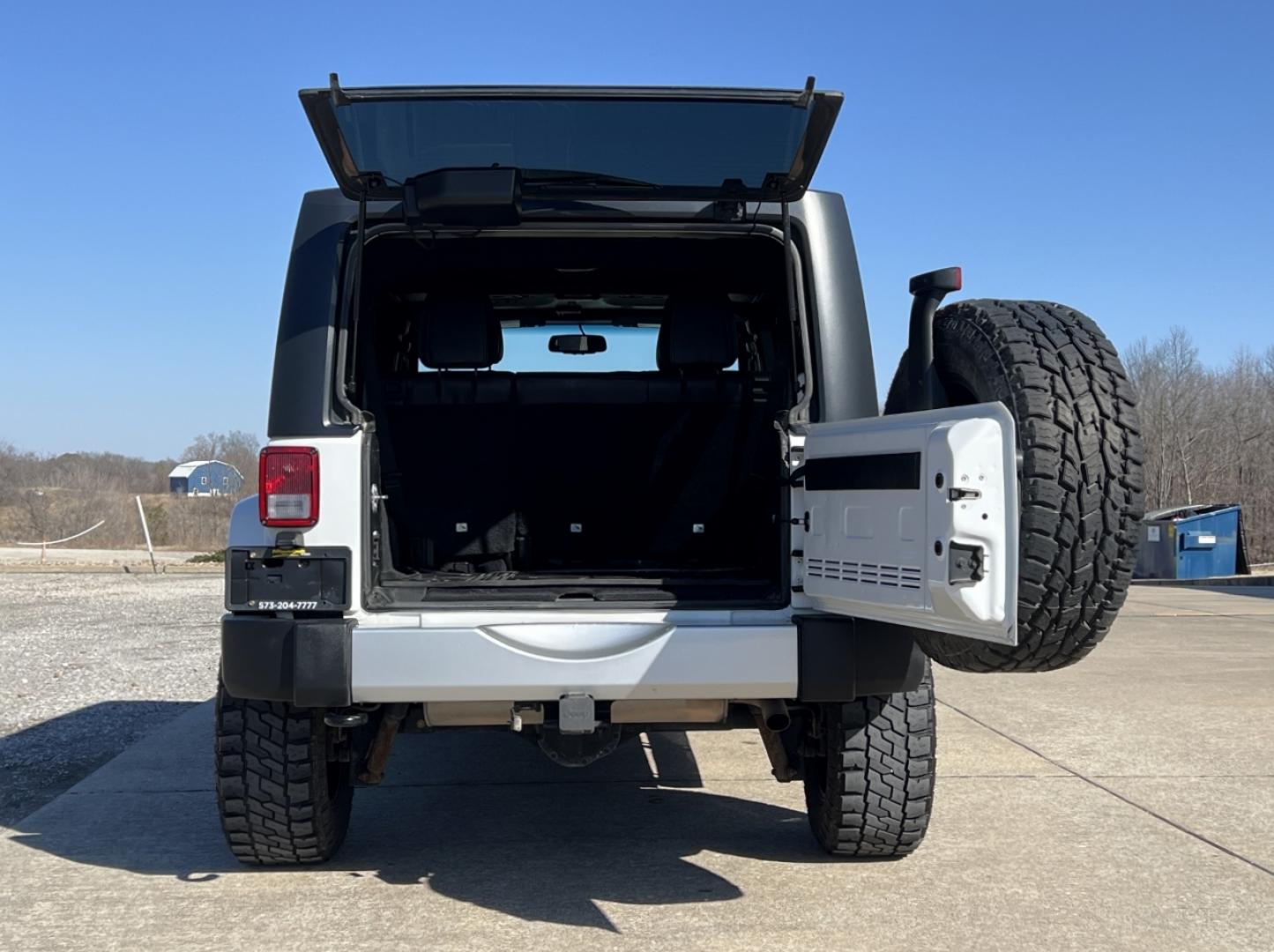 2017 WHITE /Black Leather Jeep Wrangler Unlimited Sahara 4WD (1C4BJWEG0HL) with an 3.6L V6 engine, Automatic transmission, located at 2990 Old Orchard Rd., Jackson, MO, 63755, 37.354214, -89.612106 - 2017 Jeep Wrangler Unlimited Sahara 104xxx miles 4x4 3.6L V6 Automatic Leather Navigation Heated Seats Cruise Bluetooth Remote Start Power Windows/Locks/Mirrors We have financing available and we accept trades! Fill out a credit application on our website or come by today! If you have a - Photo#19