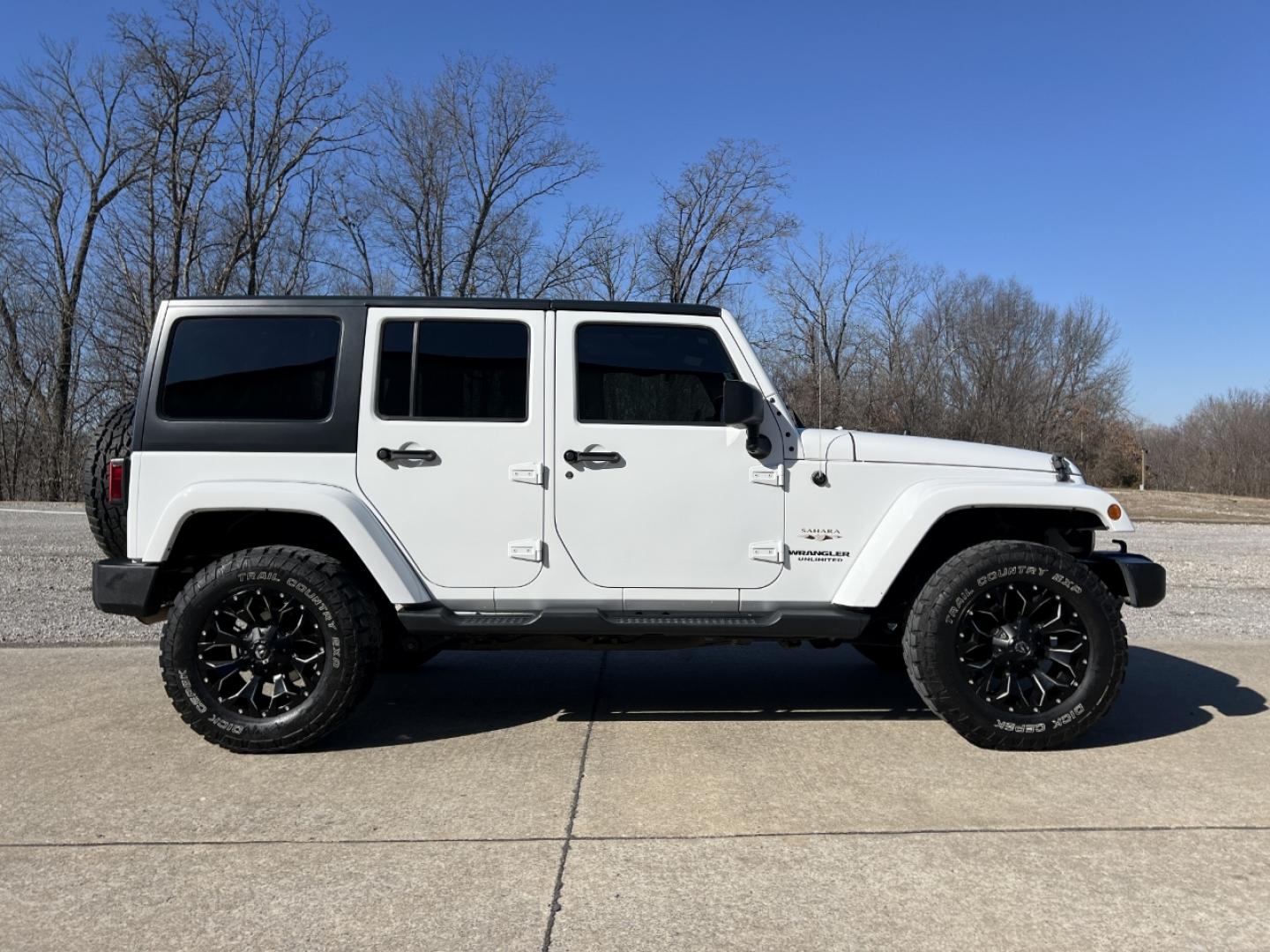 2017 WHITE /Black Leather Jeep Wrangler Unlimited Sahara 4WD (1C4BJWEG0HL) with an 3.6L V6 engine, Automatic transmission, located at 2990 Old Orchard Rd., Jackson, MO, 63755, 37.354214, -89.612106 - 2017 Jeep Wrangler Unlimited Sahara 104xxx miles 4x4 3.6L V6 Automatic Leather Navigation Heated Seats Cruise Bluetooth Remote Start Power Windows/Locks/Mirrors We have financing available and we accept trades! Fill out a credit application on our website or come by today! If you have a - Photo#8