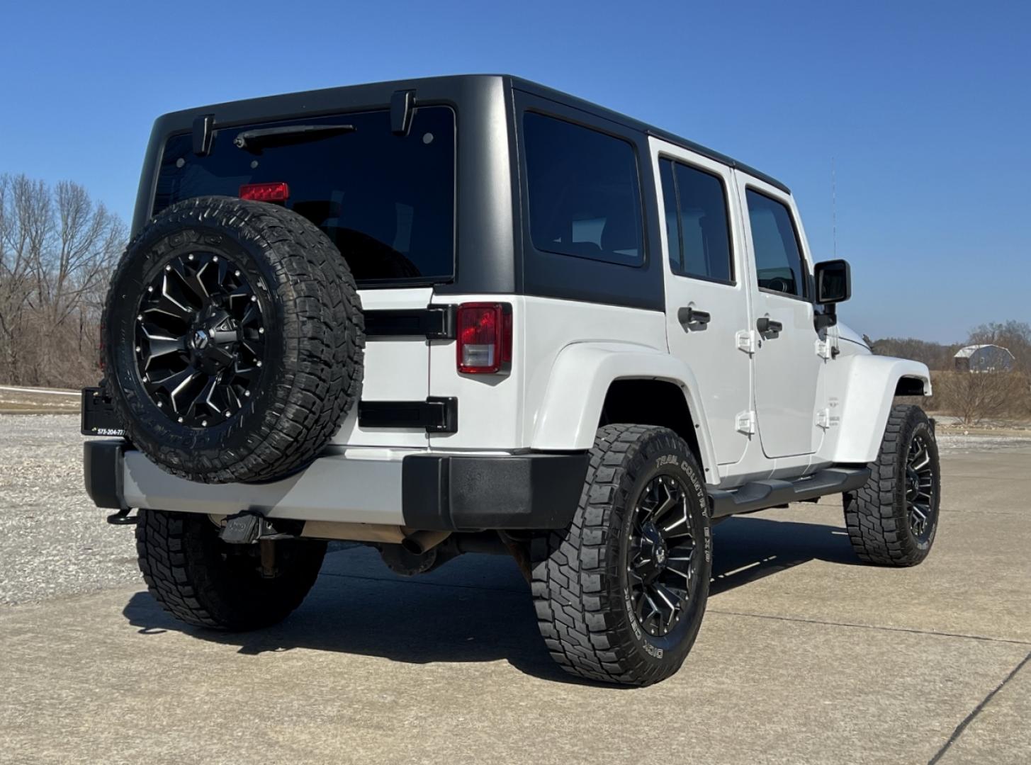 2017 WHITE /Black Leather Jeep Wrangler Unlimited Sahara 4WD (1C4BJWEG0HL) with an 3.6L V6 engine, Automatic transmission, located at 2990 Old Orchard Rd., Jackson, MO, 63755, 37.354214, -89.612106 - 2017 Jeep Wrangler Unlimited Sahara 104xxx miles 4x4 3.6L V6 Automatic Leather Navigation Heated Seats Cruise Bluetooth Remote Start Power Windows/Locks/Mirrors We have financing available and we accept trades! Fill out a credit application on our website or come by today! If you have a - Photo#9