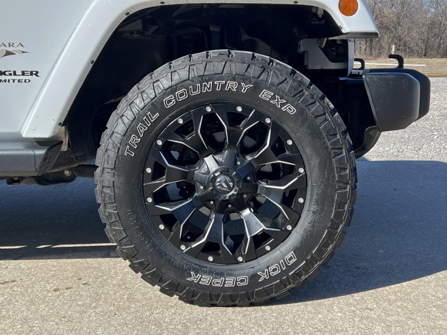 2017 WHITE /Black Leather Jeep Wrangler Unlimited Sahara 4WD (1C4BJWEG0HL) with an 3.6L V6 engine, Automatic transmission, located at 2990 Old Orchard Rd., Jackson, MO, 63755, 37.354214, -89.612106 - 2017 Jeep Wrangler Unlimited Sahara 104xxx miles 4x4 3.6L V6 Automatic Leather Navigation Heated Seats Cruise Bluetooth Remote Start Power Windows/Locks/Mirrors We have financing available and we accept trades! Fill out a credit application on our website or come by today! If you have a - Photo#34