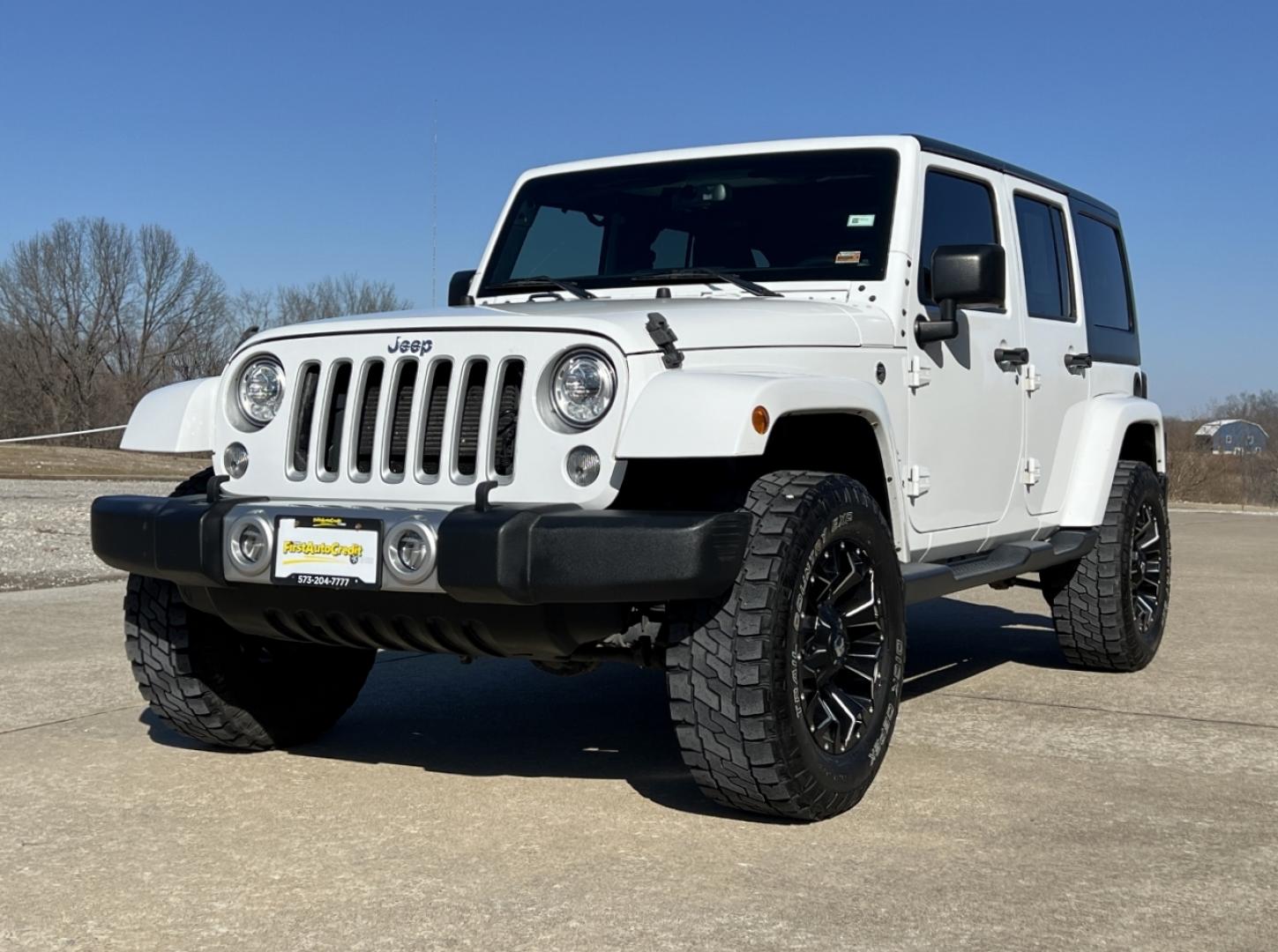 2017 WHITE /Black Leather Jeep Wrangler Unlimited Sahara 4WD (1C4BJWEG0HL) with an 3.6L V6 engine, Automatic transmission, located at 2990 Old Orchard Rd., Jackson, MO, 63755, 37.354214, -89.612106 - 2017 Jeep Wrangler Unlimited Sahara 104xxx miles 4x4 3.6L V6 Automatic Leather Navigation Heated Seats Cruise Bluetooth Remote Start Power Windows/Locks/Mirrors We have financing available and we accept trades! Fill out a credit application on our website or come by today! If you have a - Photo#6