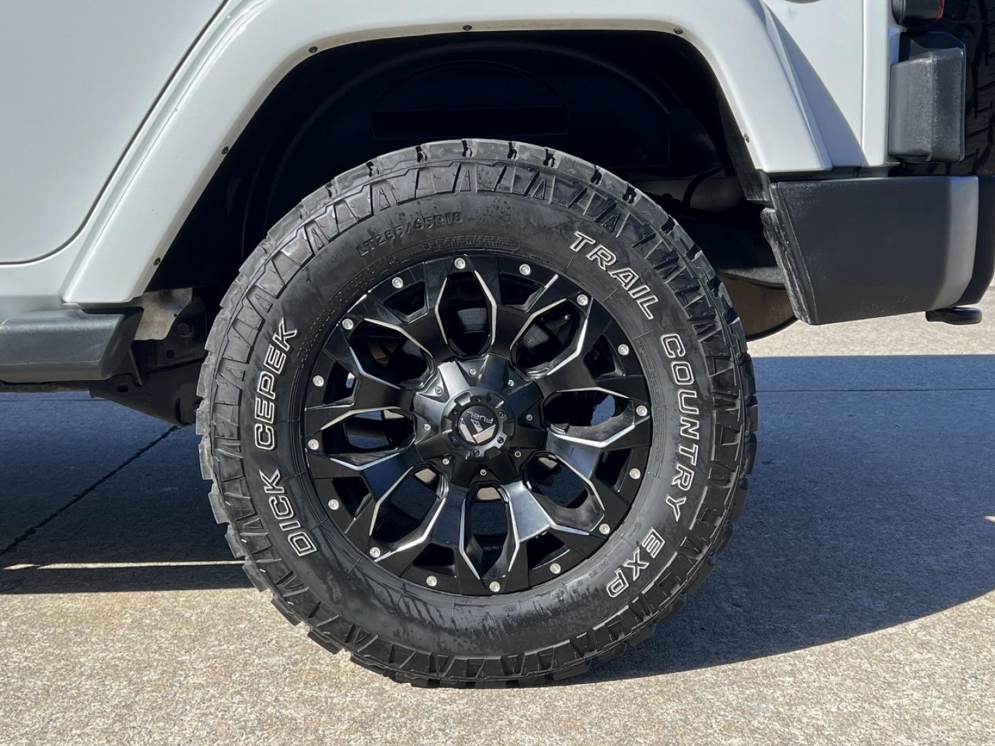 2017 WHITE /Black Leather Jeep Wrangler Unlimited Sahara 4WD (1C4BJWEG0HL) with an 3.6L V6 engine, Automatic transmission, located at 2990 Old Orchard Rd., Jackson, MO, 63755, 37.354214, -89.612106 - 2017 Jeep Wrangler Unlimited Sahara 104xxx miles 4x4 3.6L V6 Automatic Leather Navigation Heated Seats Cruise Bluetooth Remote Start Power Windows/Locks/Mirrors We have financing available and we accept trades! Fill out a credit application on our website or come by today! If you have a - Photo#32