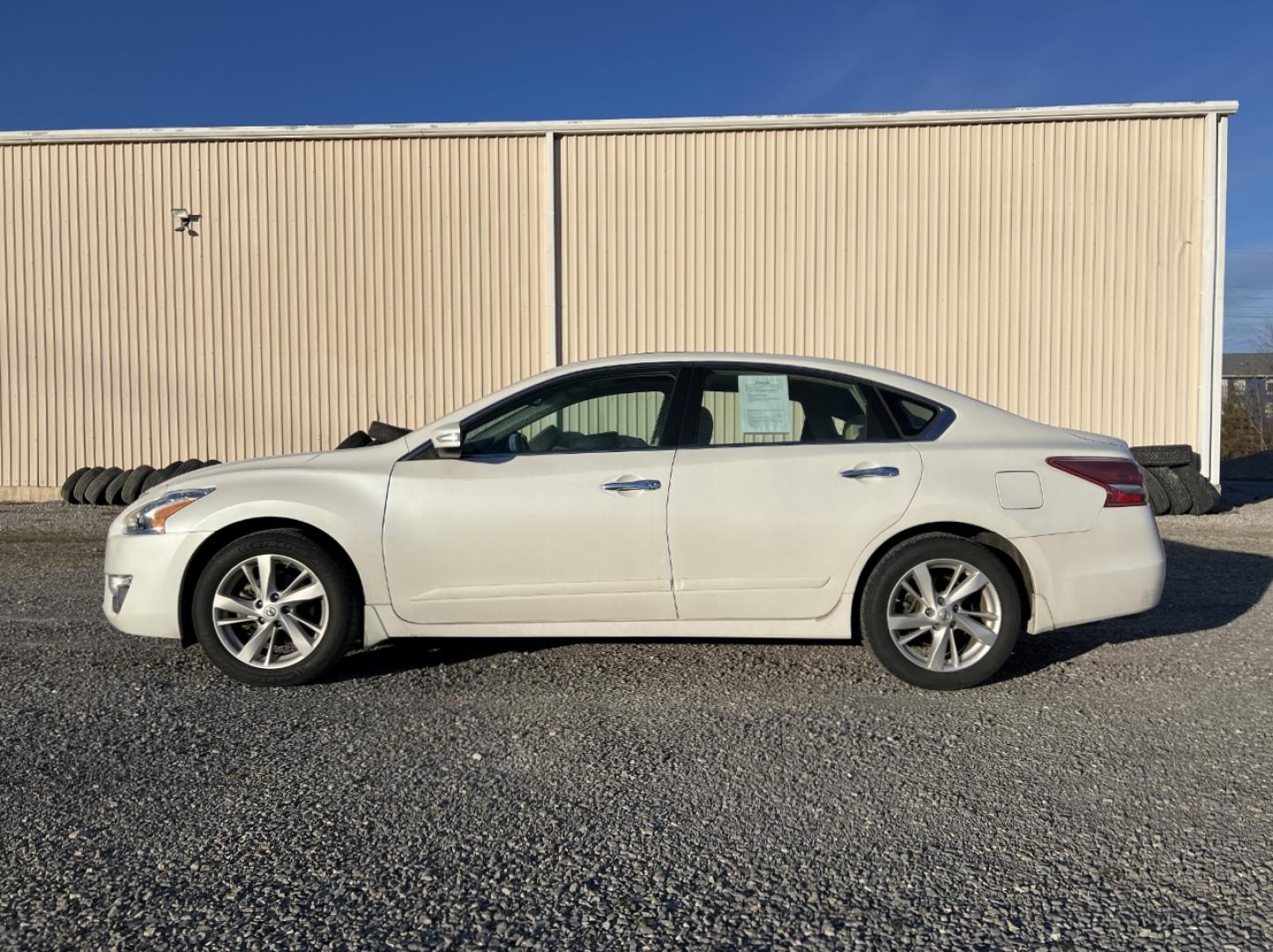 2013 WHITE /Tan Cloth NISSAN ALTIMA 2.5 SV (1N4AL3AP8DC) with an 2.5L 4 Cyl. engine, Continuously Variable transmission, located at 2990 Old Orchard Rd., Jackson, MO, 63755, 37.354214, -89.612106 - We have financing available and we accept trades! Fill out a credit application on our website or come by today! If you have any questions, give us a call at (573) 204-7777 or visit our website at firstautocredit.com. - Photo#8