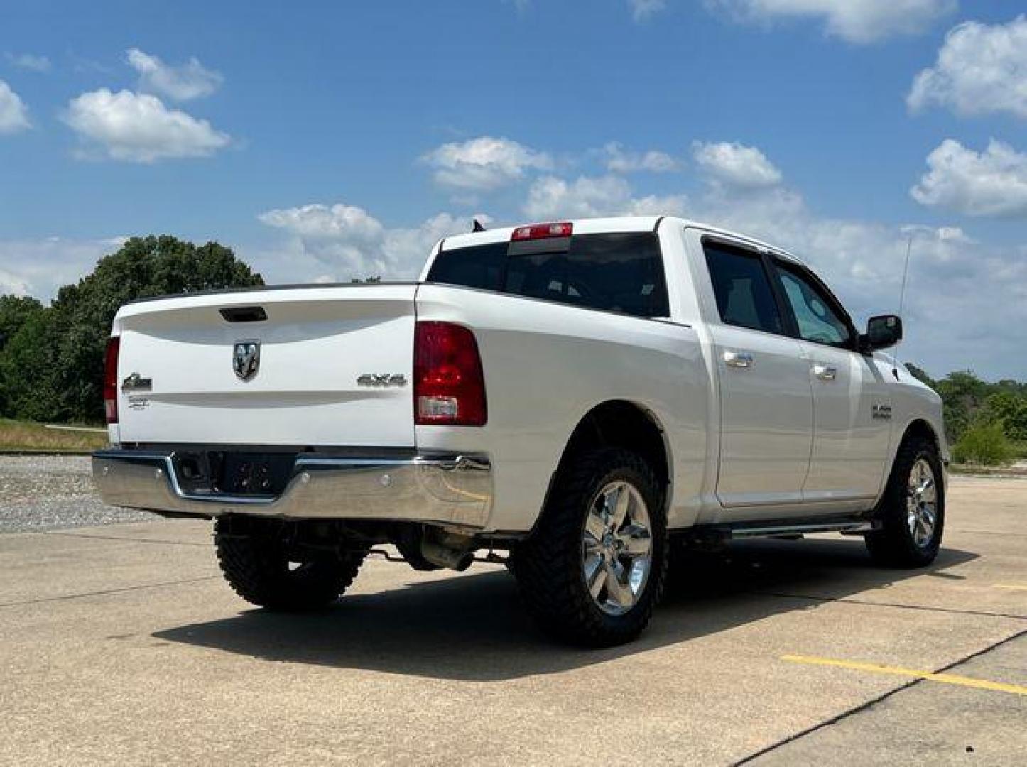 2017 WHITE /Gray RAM 1500 BIG HORN (1C6RR7LG4HS) with an 3.6L engine, Automatic transmission, located at 2990 Old Orchard Rd., Jackson, MO, 63755, 37.354214, -89.612106 - Photo#9