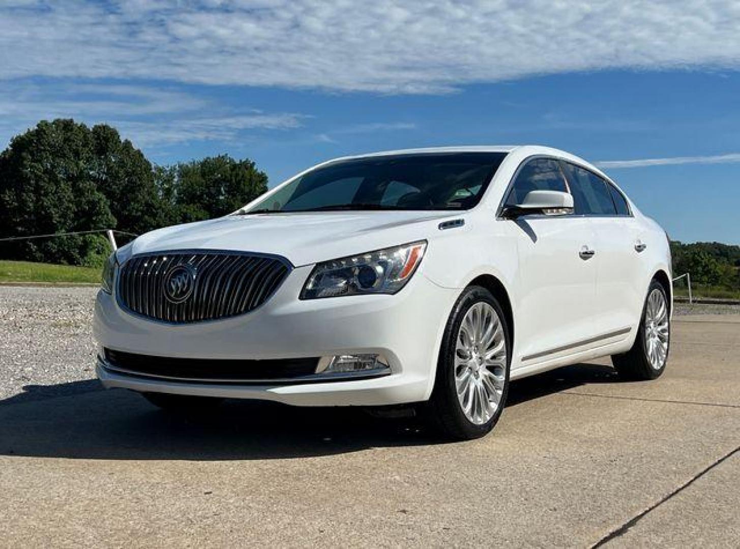 2014 WHITE /Tan BUICK LACROSSE TOURING (1G4GF5G39EF) with an 3.6L engine, Automatic transmission, located at 2990 Old Orchard Rd., Jackson, MO, 63755, 37.354214, -89.612106 - Photo#8