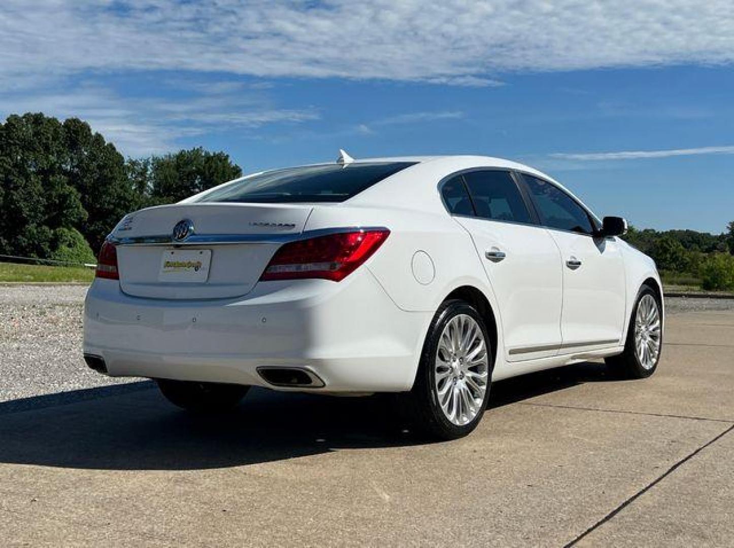 2014 WHITE /Tan BUICK LACROSSE TOURING (1G4GF5G39EF) with an 3.6L engine, Automatic transmission, located at 2990 Old Orchard Rd., Jackson, MO, 63755, 37.354214, -89.612106 - Photo#11