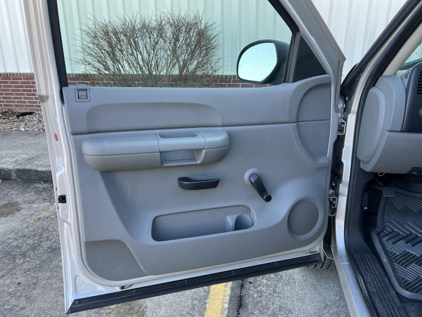 2008 TAN /Black/Gray Cloth CHEVROLET SILVERADO 1500 (1GCEC14X68Z) with an 4.3L engine, Automatic transmission, located at 2990 Old Orchard Rd., Jackson, MO, 63755, 37.354214, -89.612106 - Photo#9